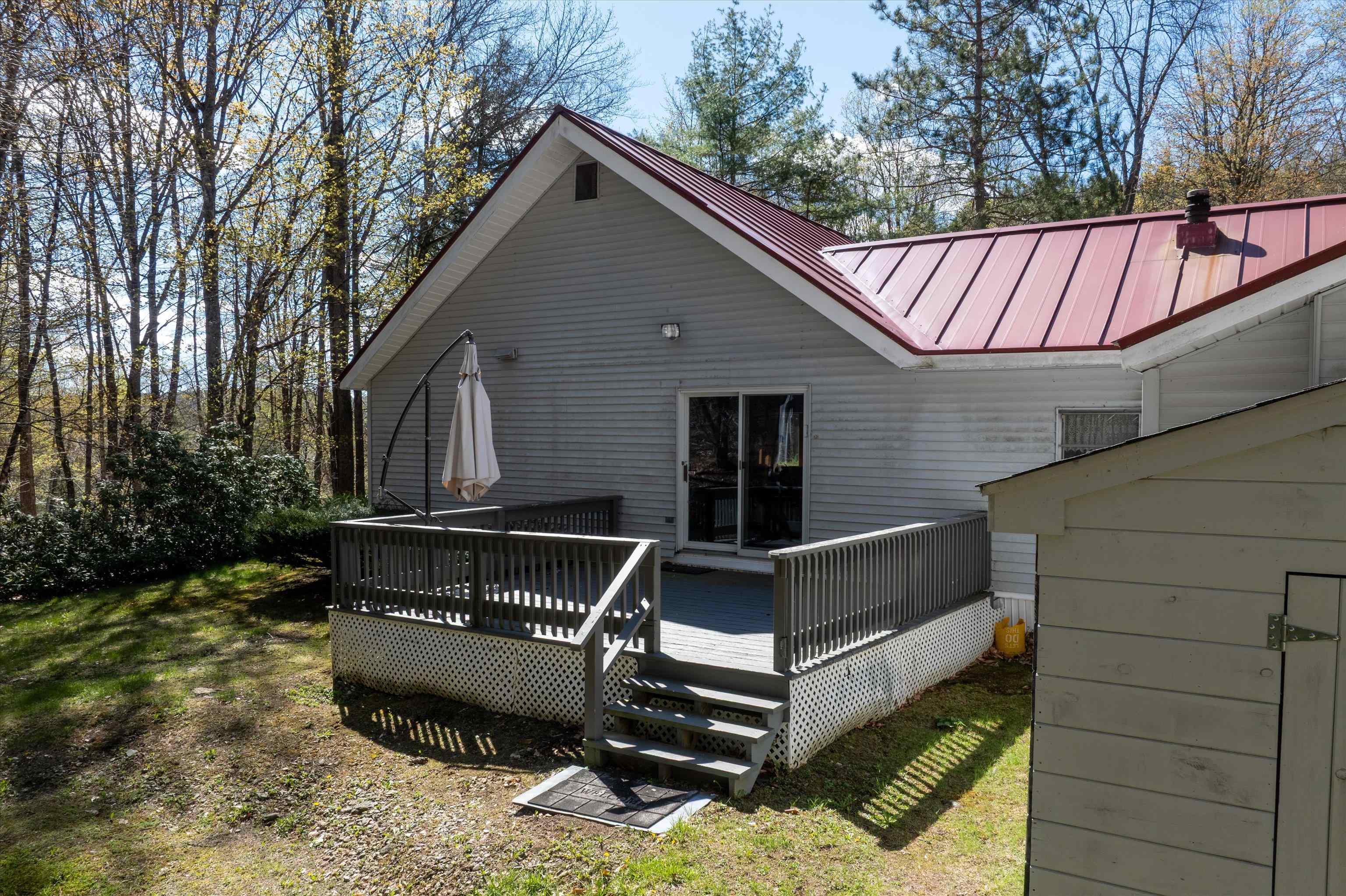 Backyard Deck 25249902