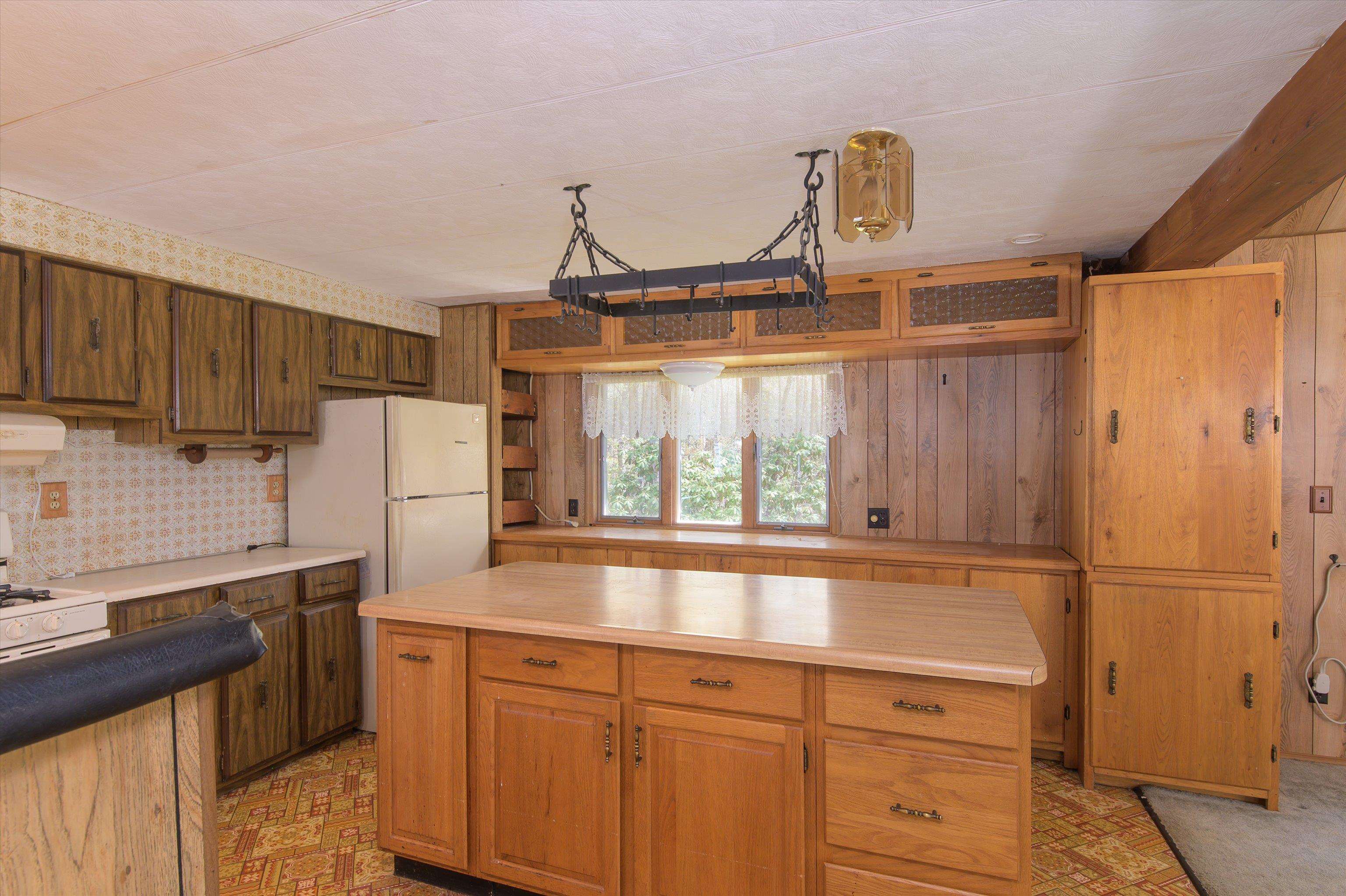 Plenty of Cabinets 25249912
