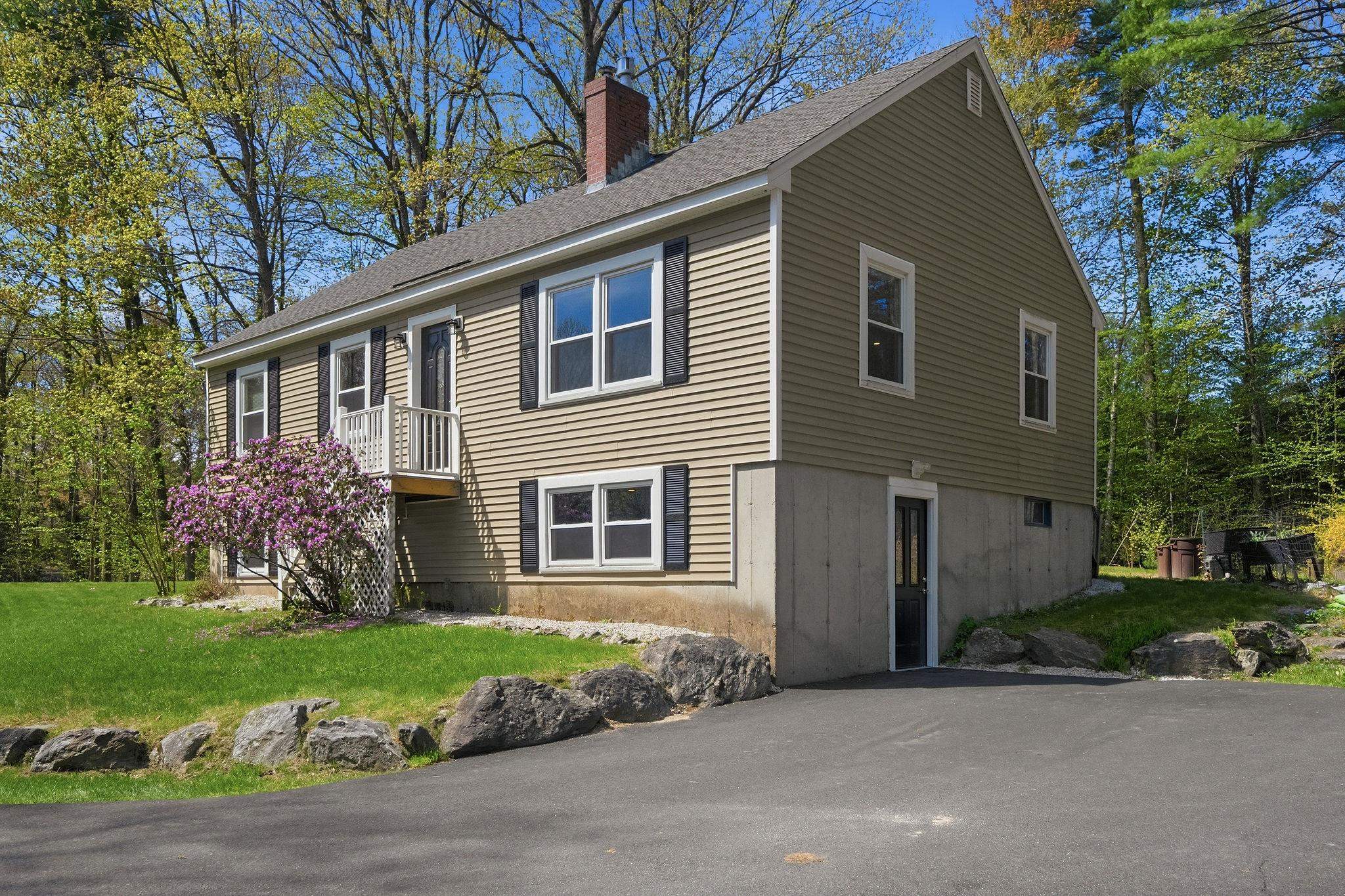 8 Rosewood Dr, Bow, NH 03304