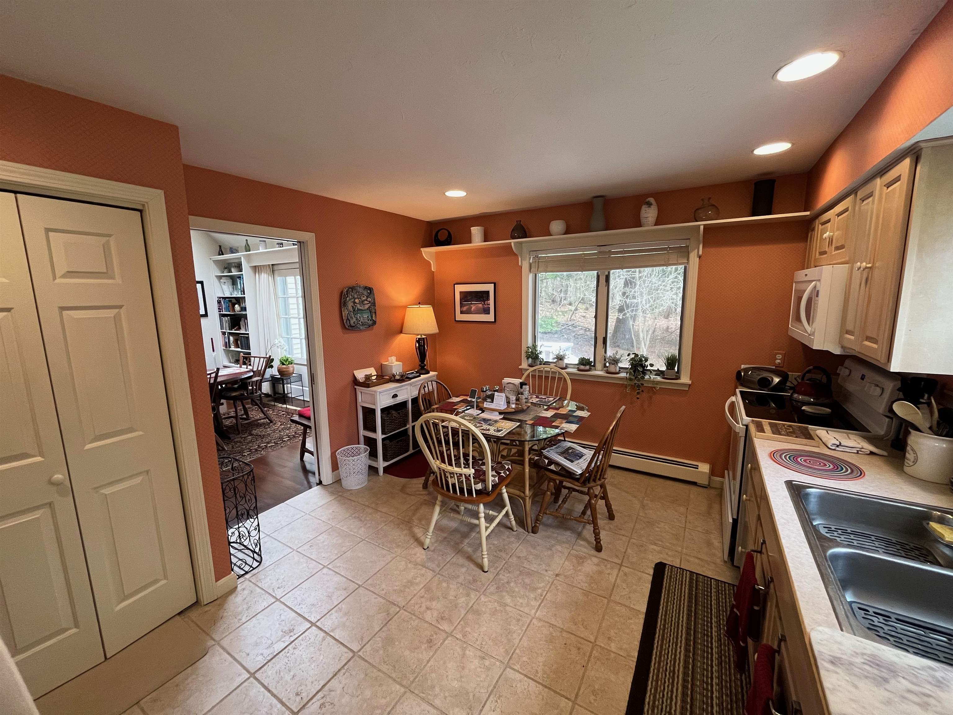 6 Oak Ridge Rd, Lebanon, NH 03784