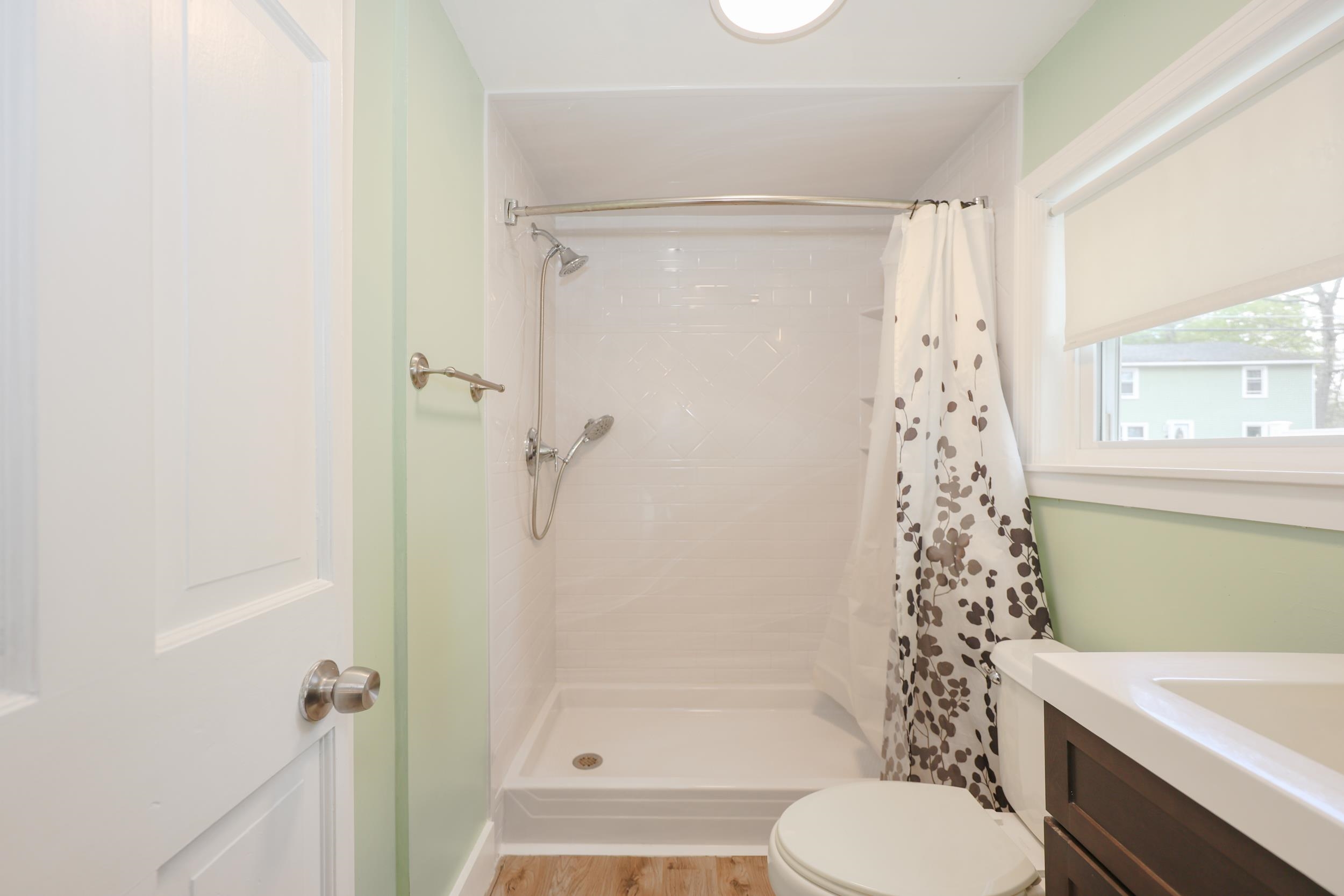 9 Riverside Dr, Fremont, NH 03044