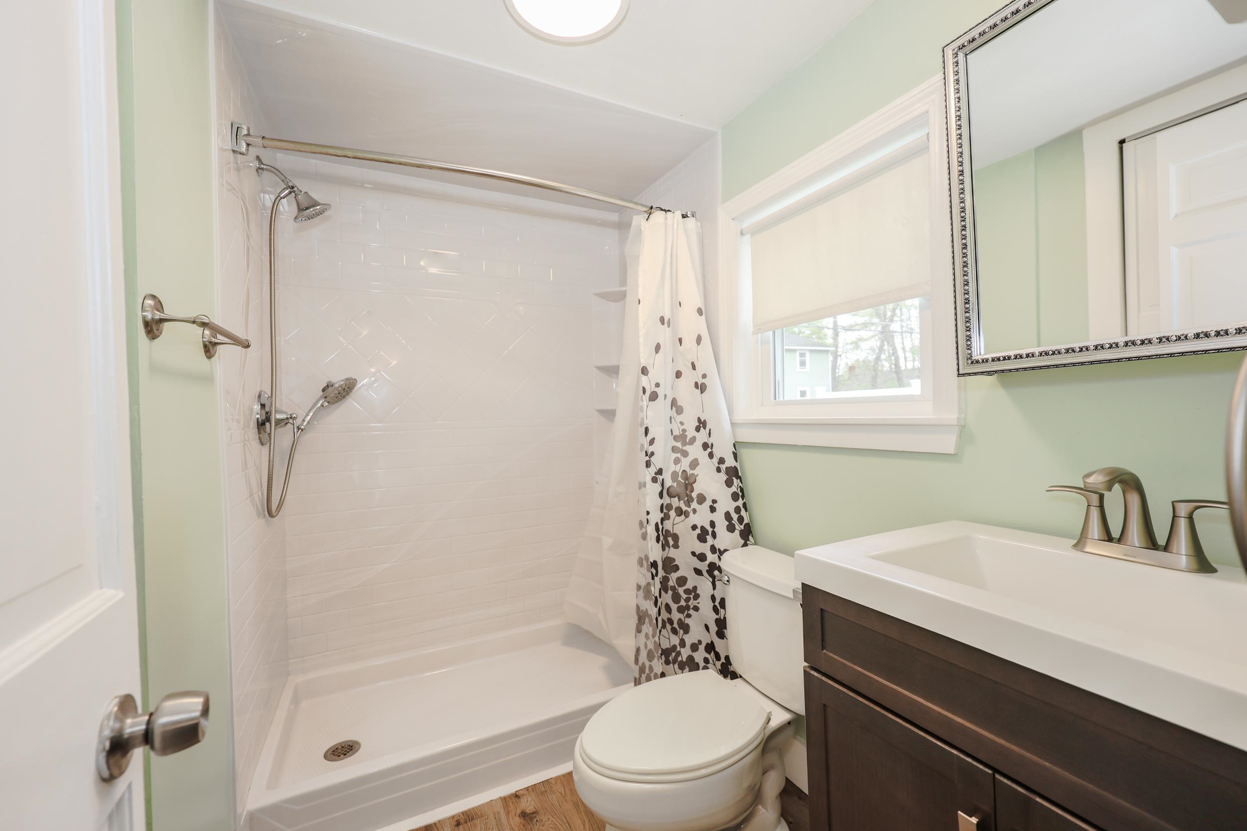 9 Riverside Dr, Fremont, NH 03044