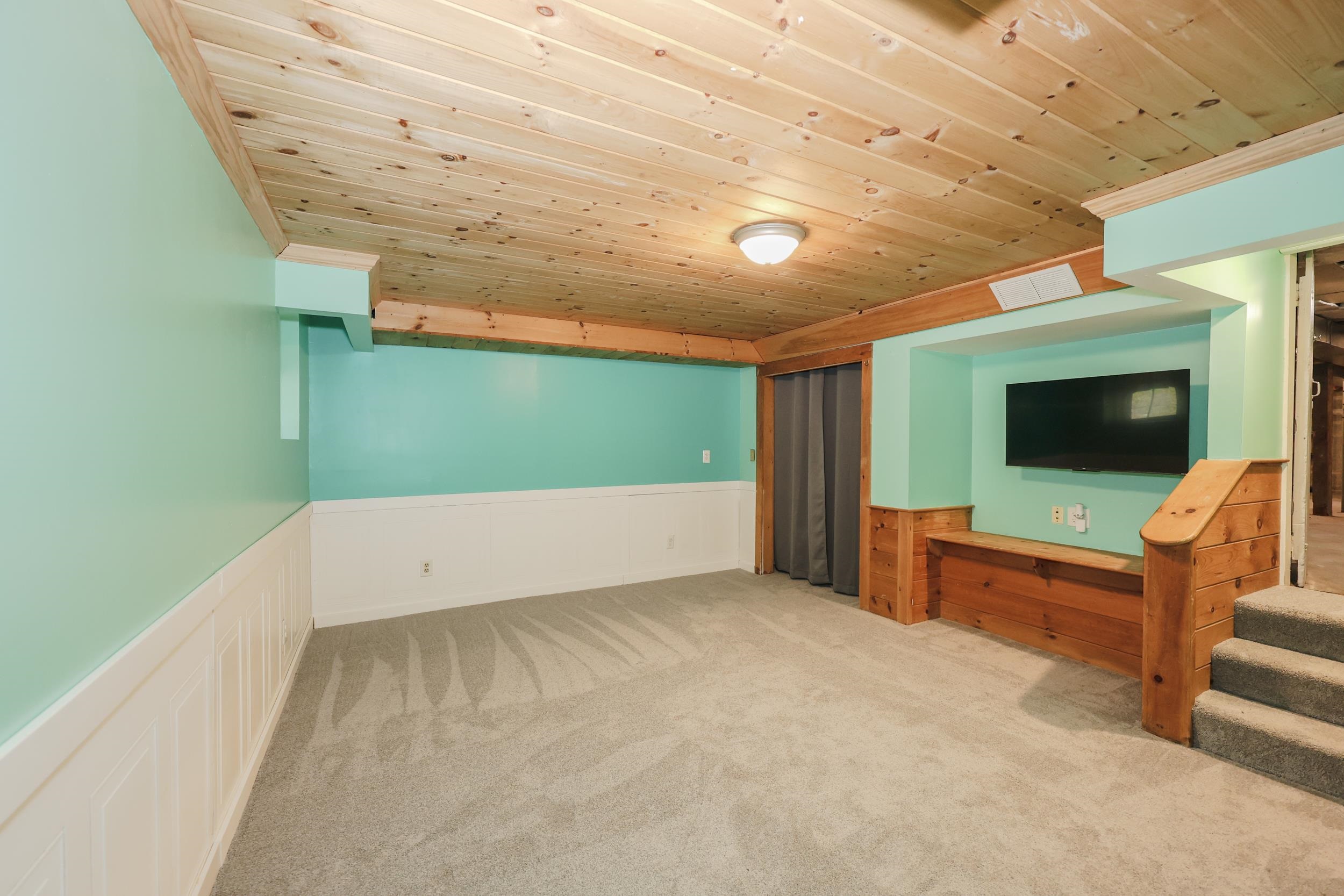 9 Riverside Dr, Fremont, NH 03044