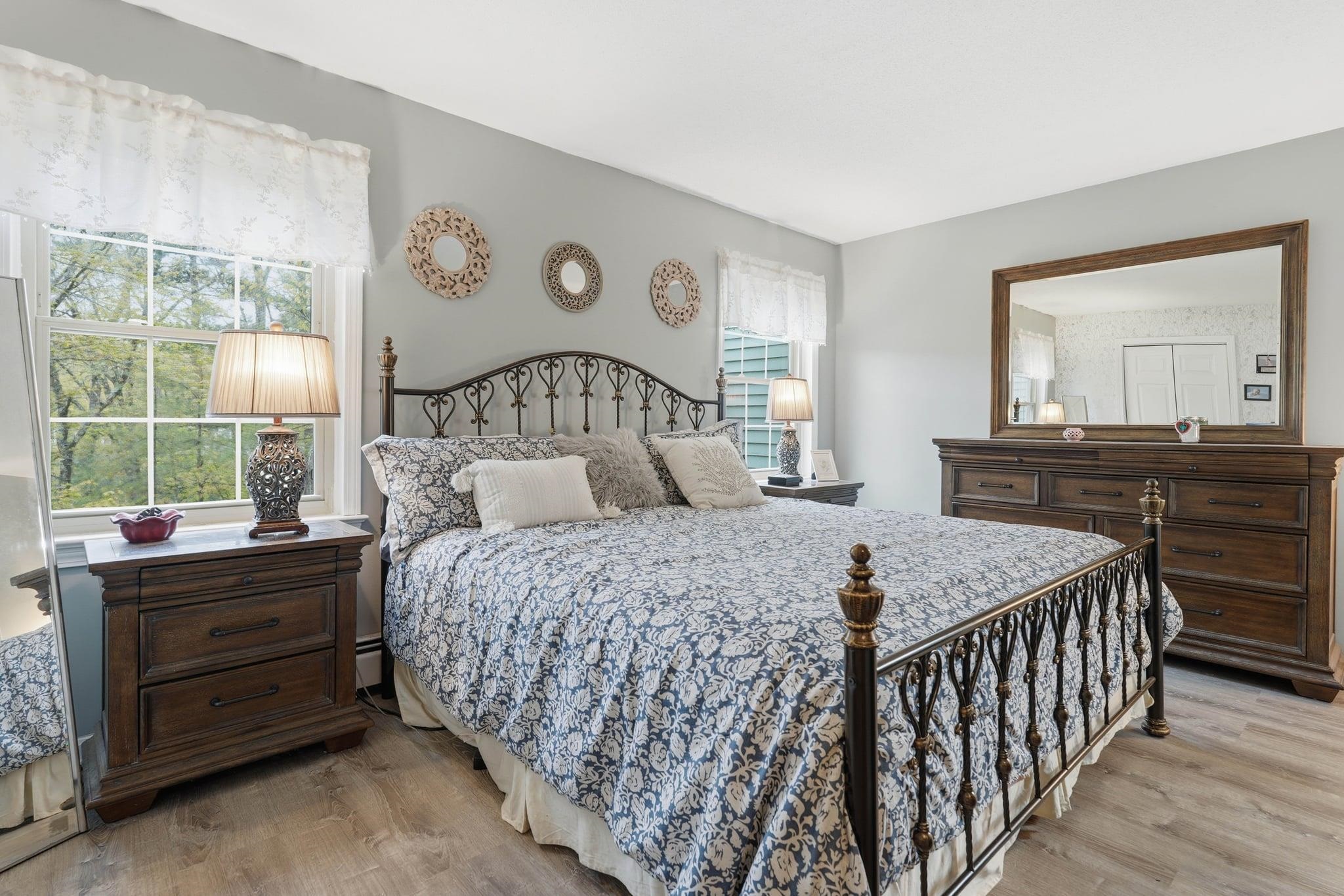 15 Walnut Cir, Merrimack, NH 03054