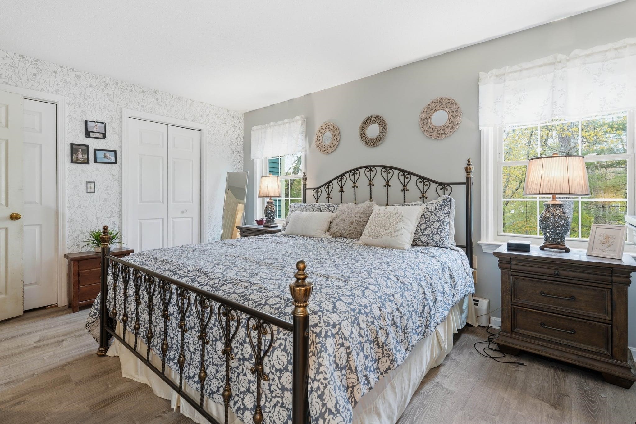 15 Walnut Cir, Merrimack, NH 03054