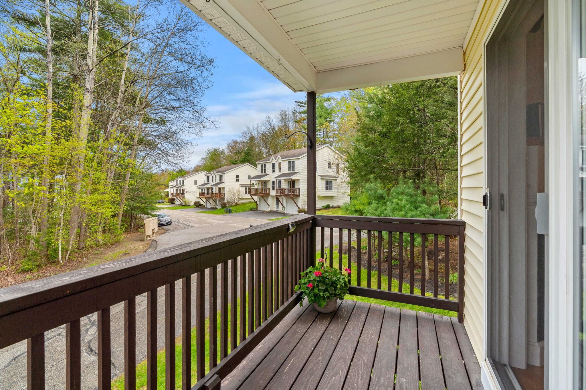 9 Chandler Ln, Epping, NH 03042