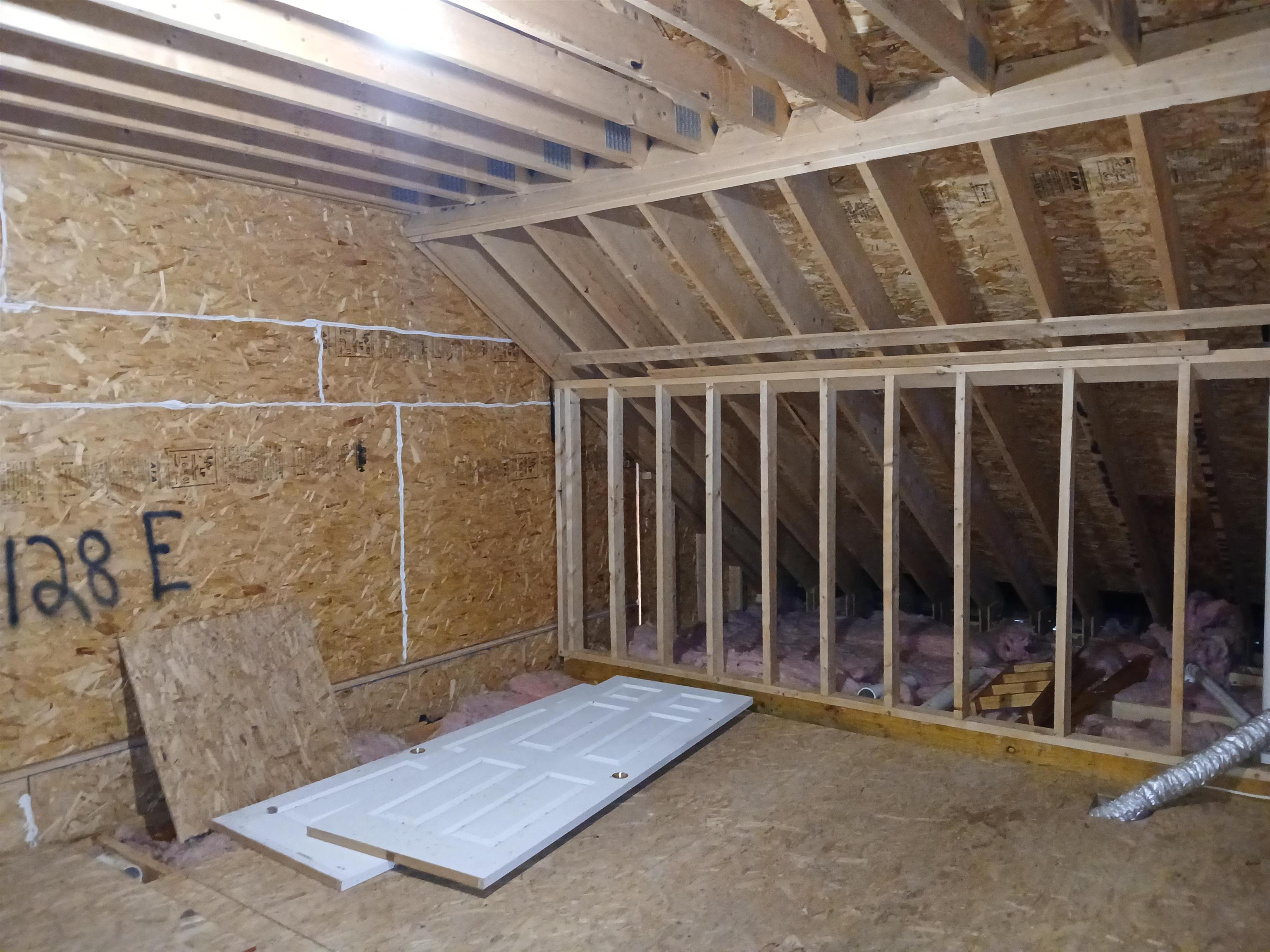 Unfinished attic space 25267449