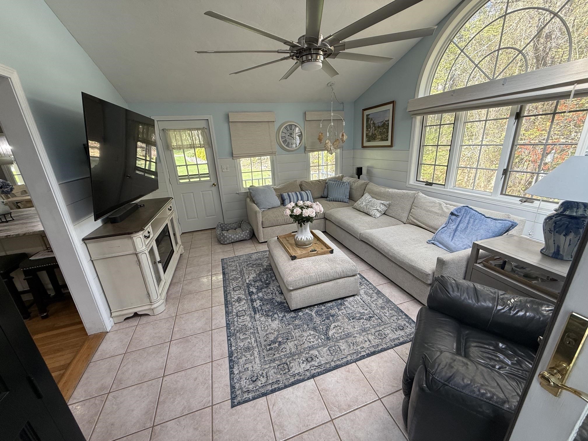 190 Wyndridge Cir, Pelham, NH 03076