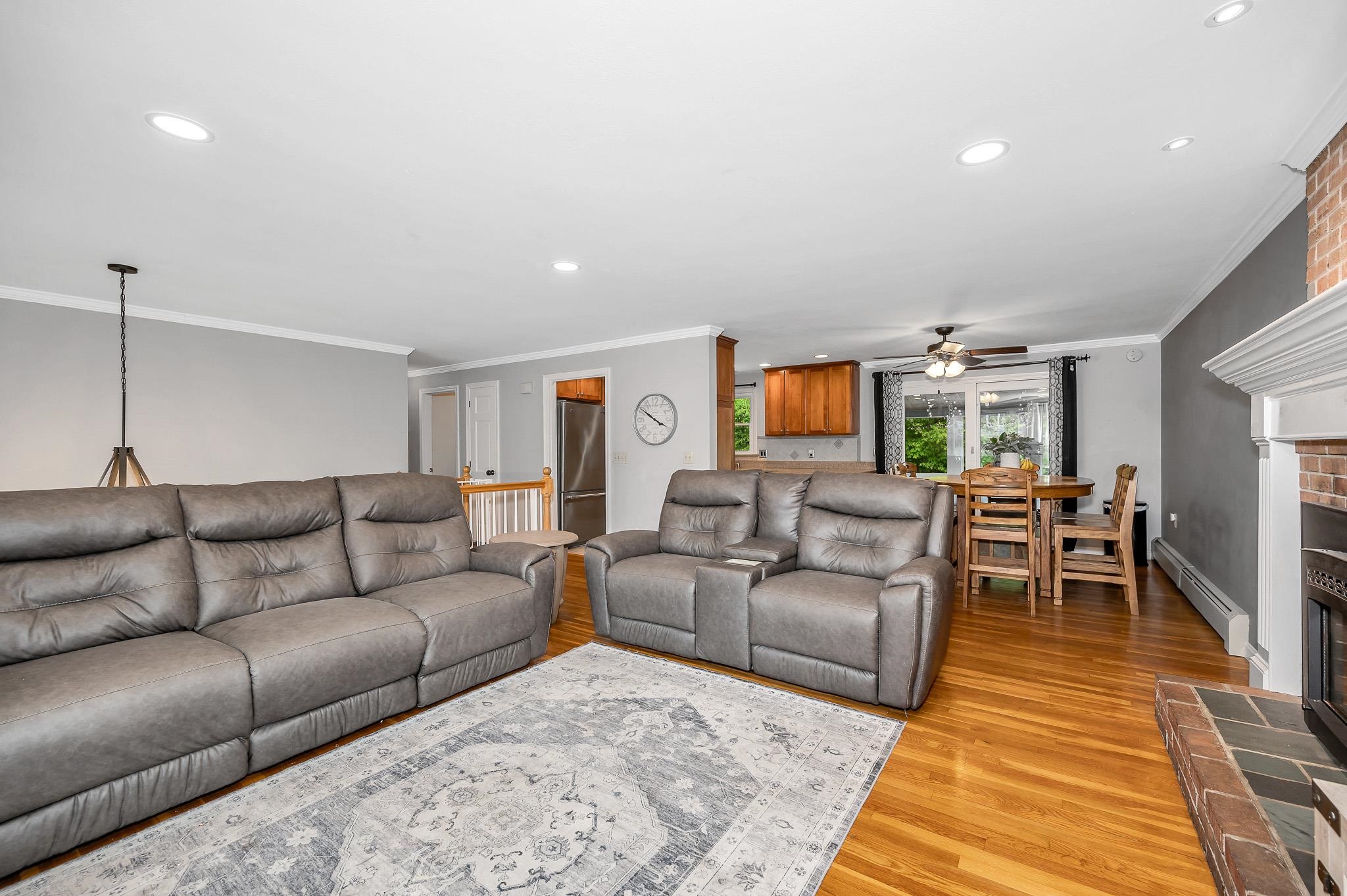 9 Sunrise Dr, Hudson, NH 03051