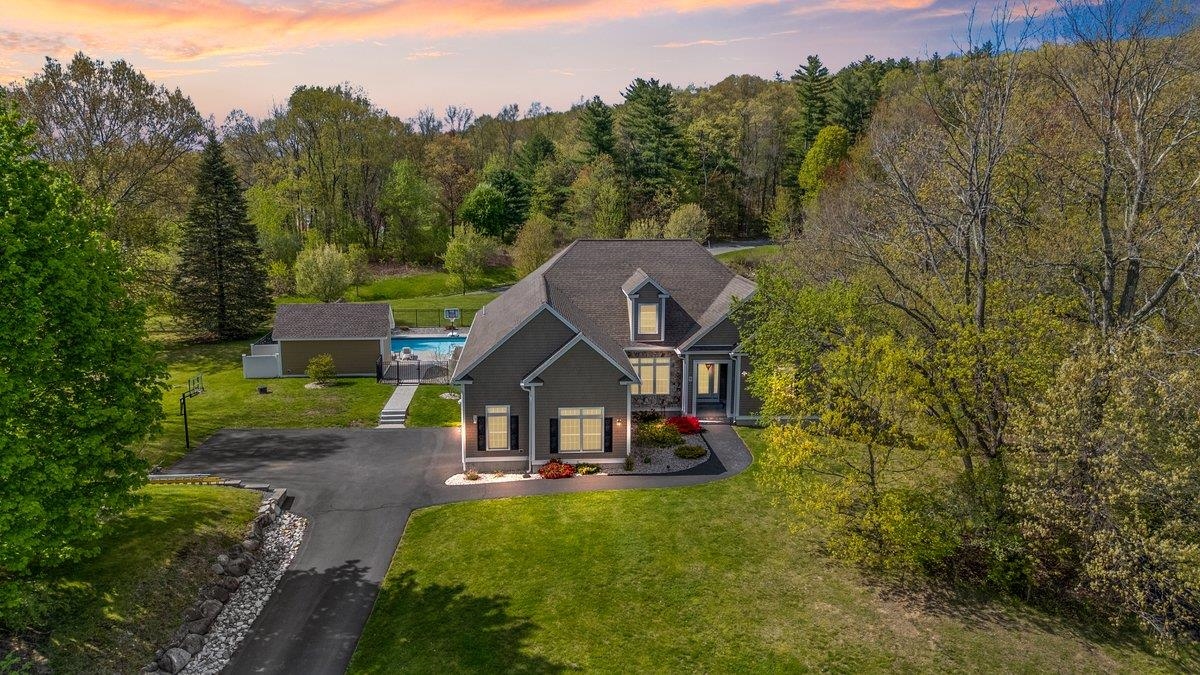 5 Primrose Ln, Salem, NH 03079