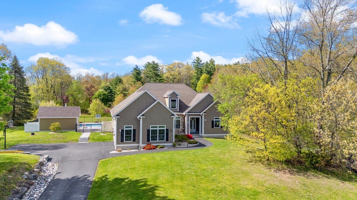 5 Primrose Ln, Salem, NH 03079