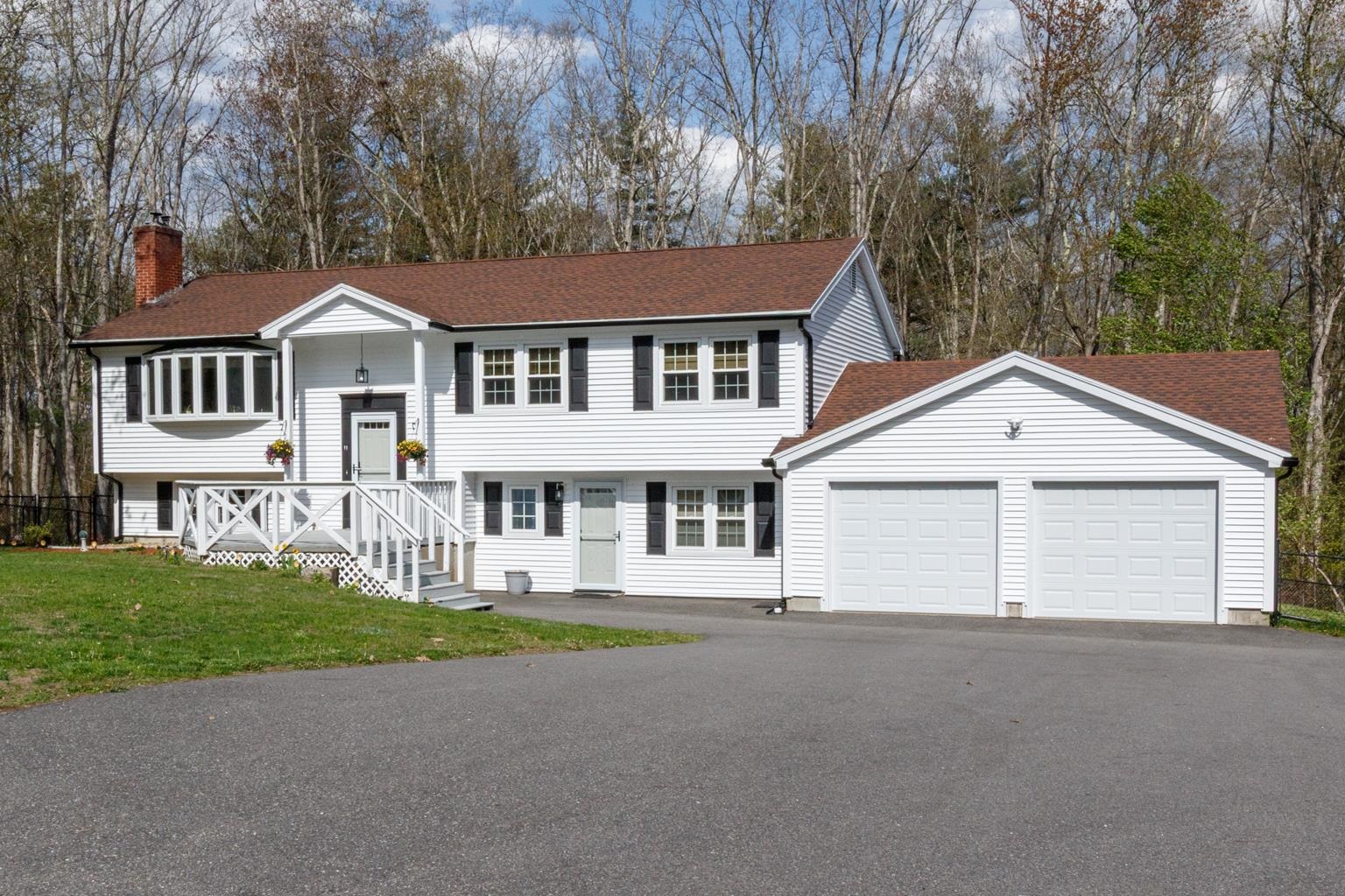 11 Mathew Dr, Merrimack, NH 03054