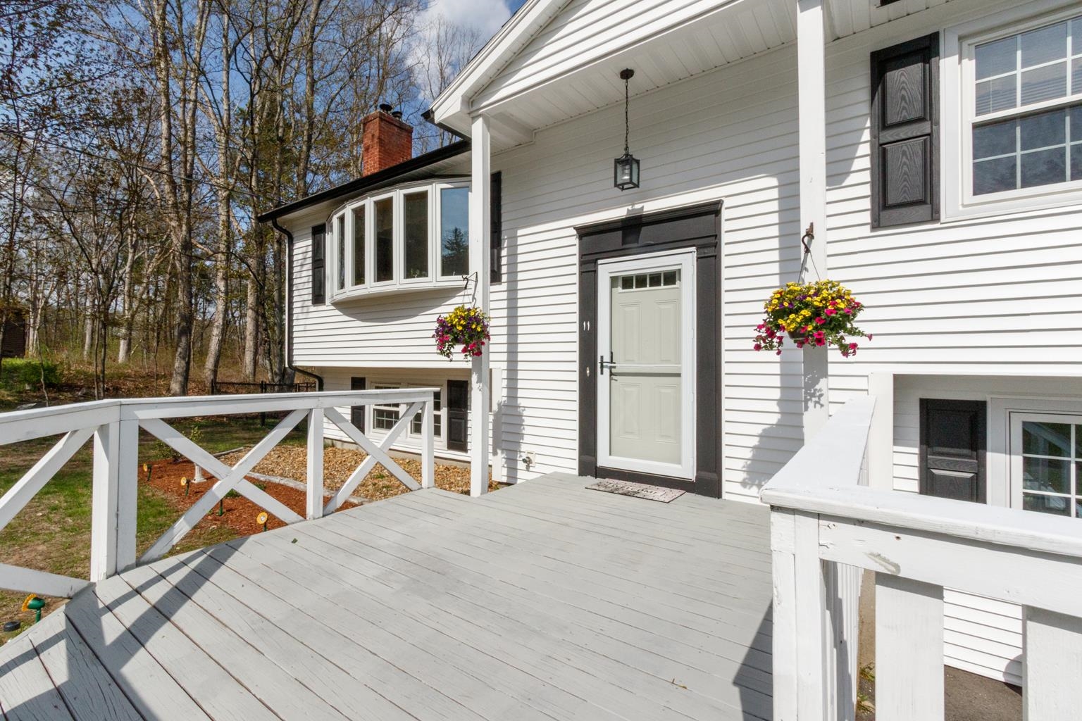 11 Mathew Dr, Merrimack, NH 03054