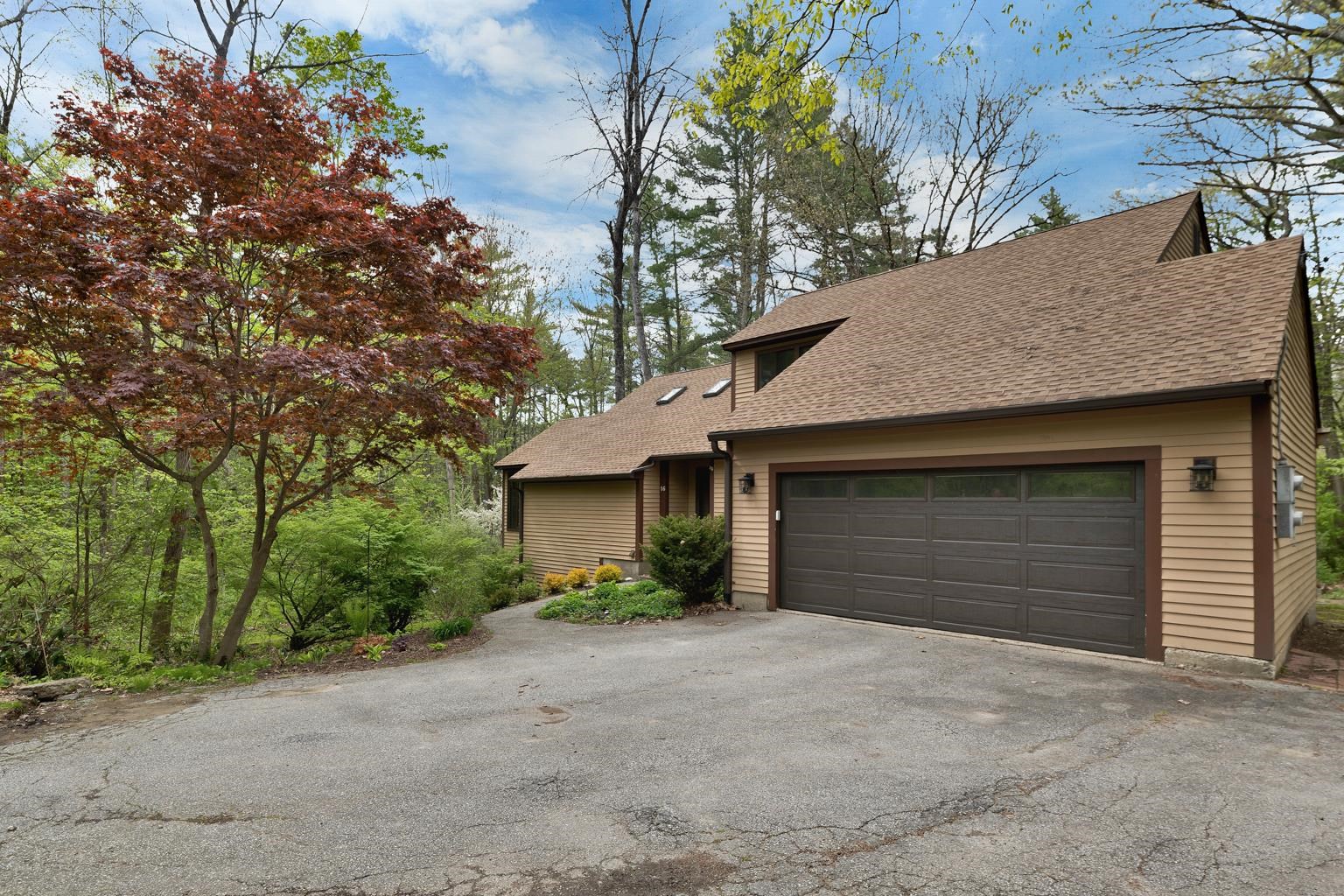 16 Old Manchester Rd, Amherst, NH 03031