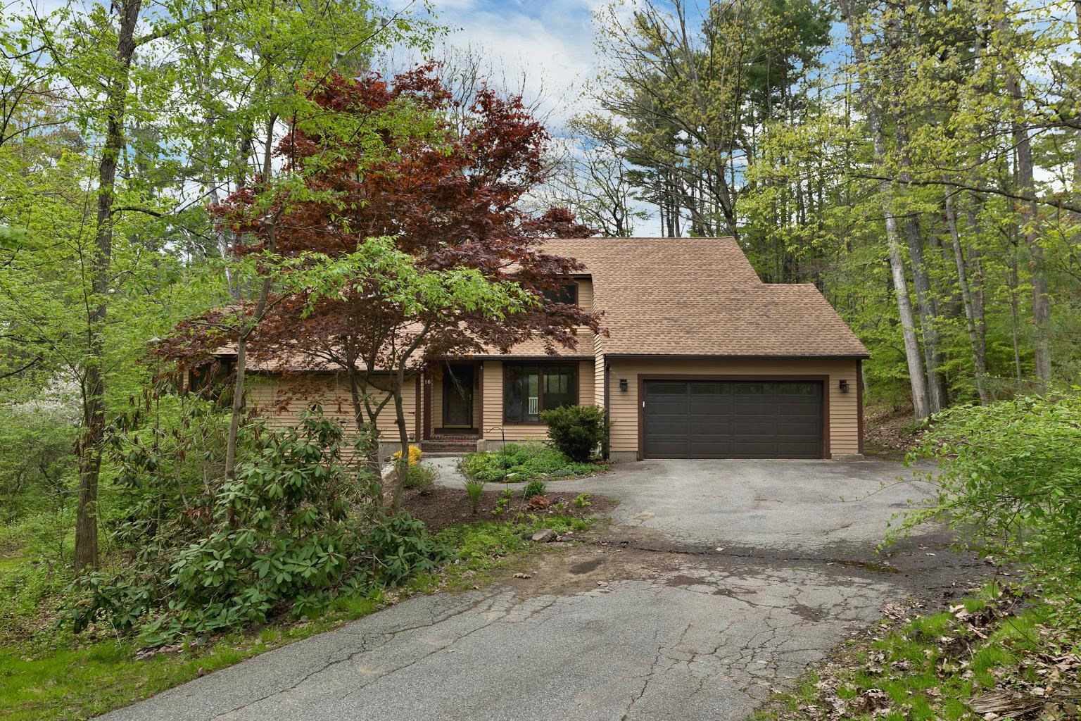16 Old Manchester Rd, Amherst, NH 03031