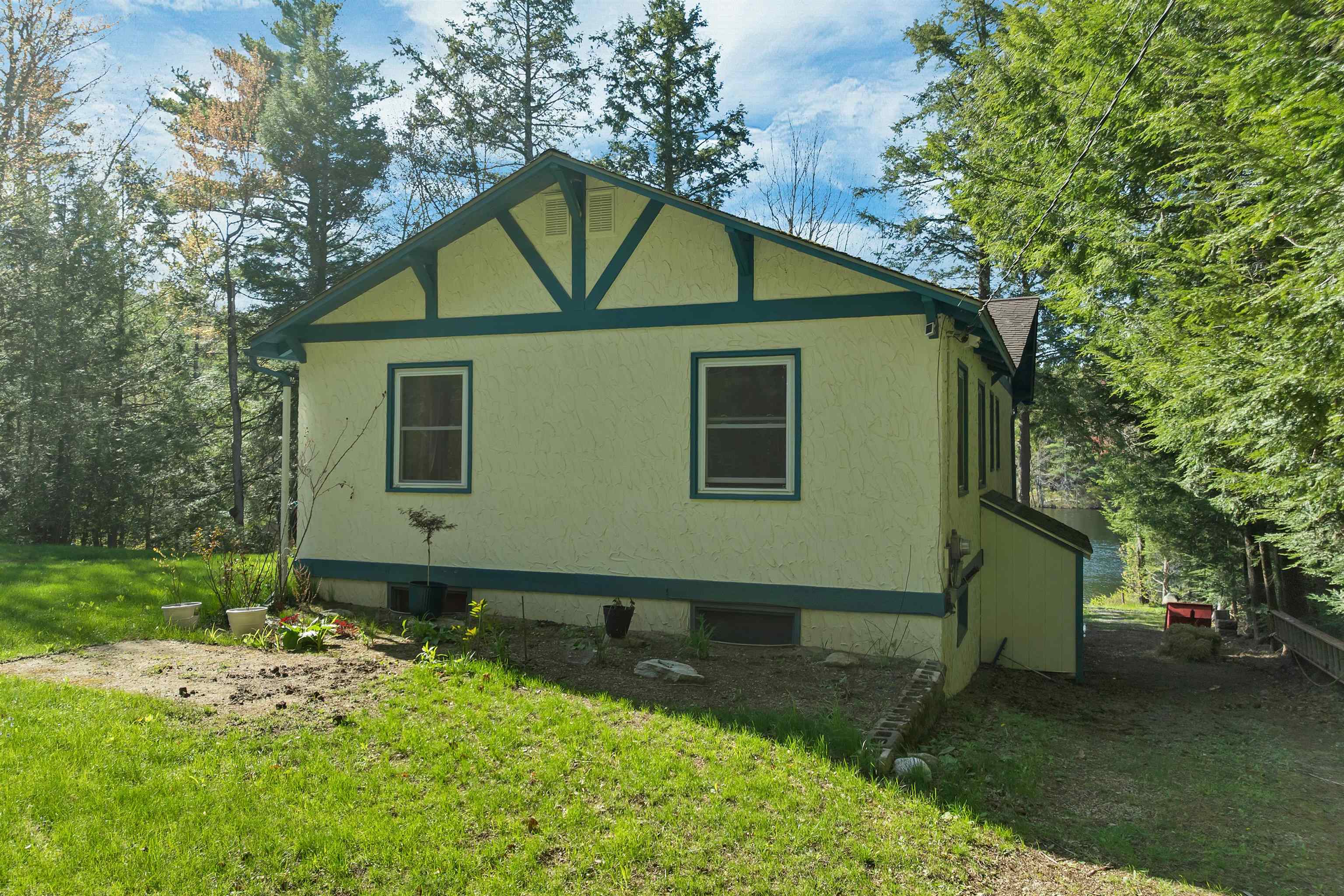 166 Red Gate Ln, Rindge, NH 03461