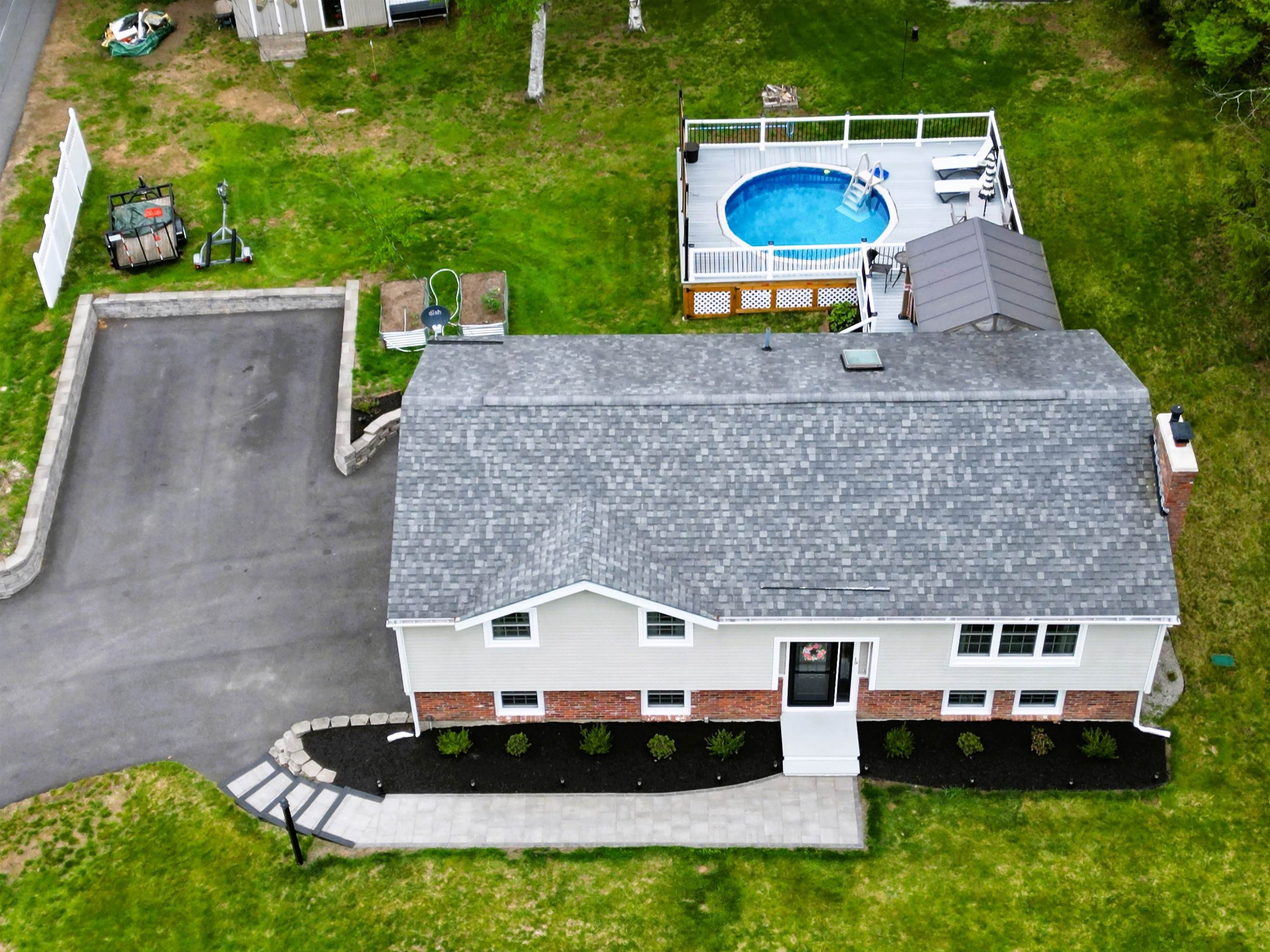 19 Beach Dr, Kingston, NH 03848
