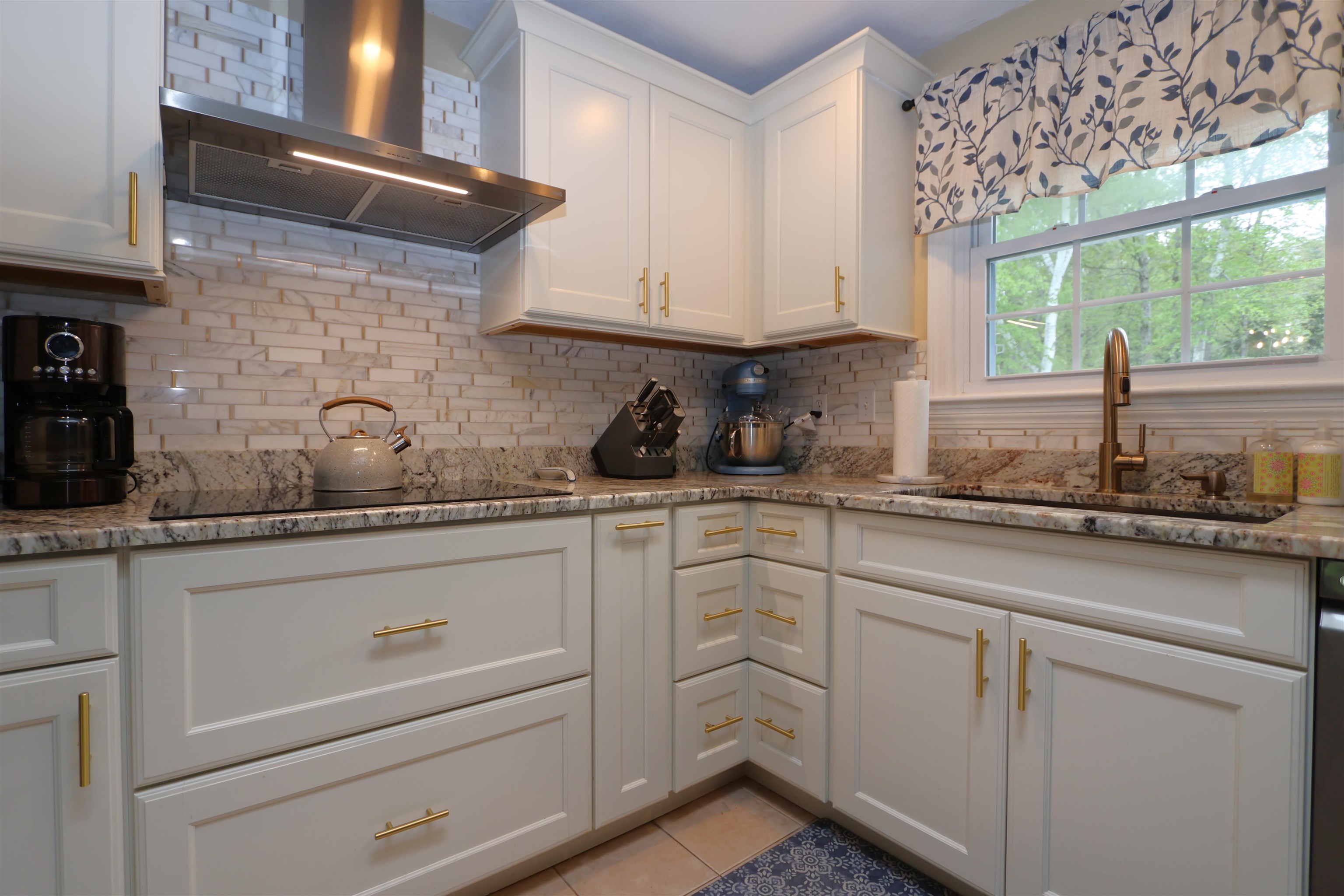 19 Beach Dr, Kingston, NH 03848