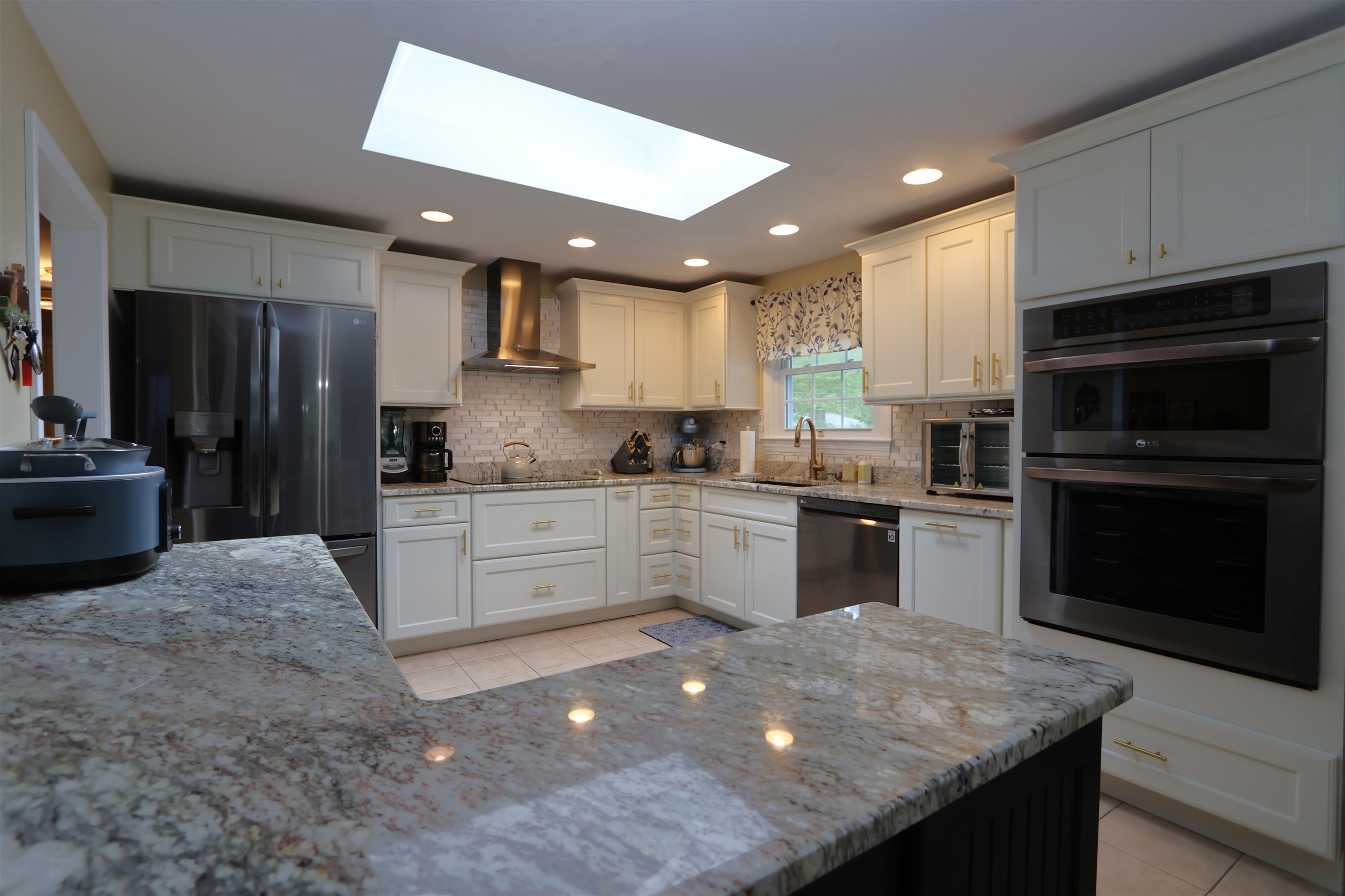 19 Beach Dr, Kingston, NH 03848