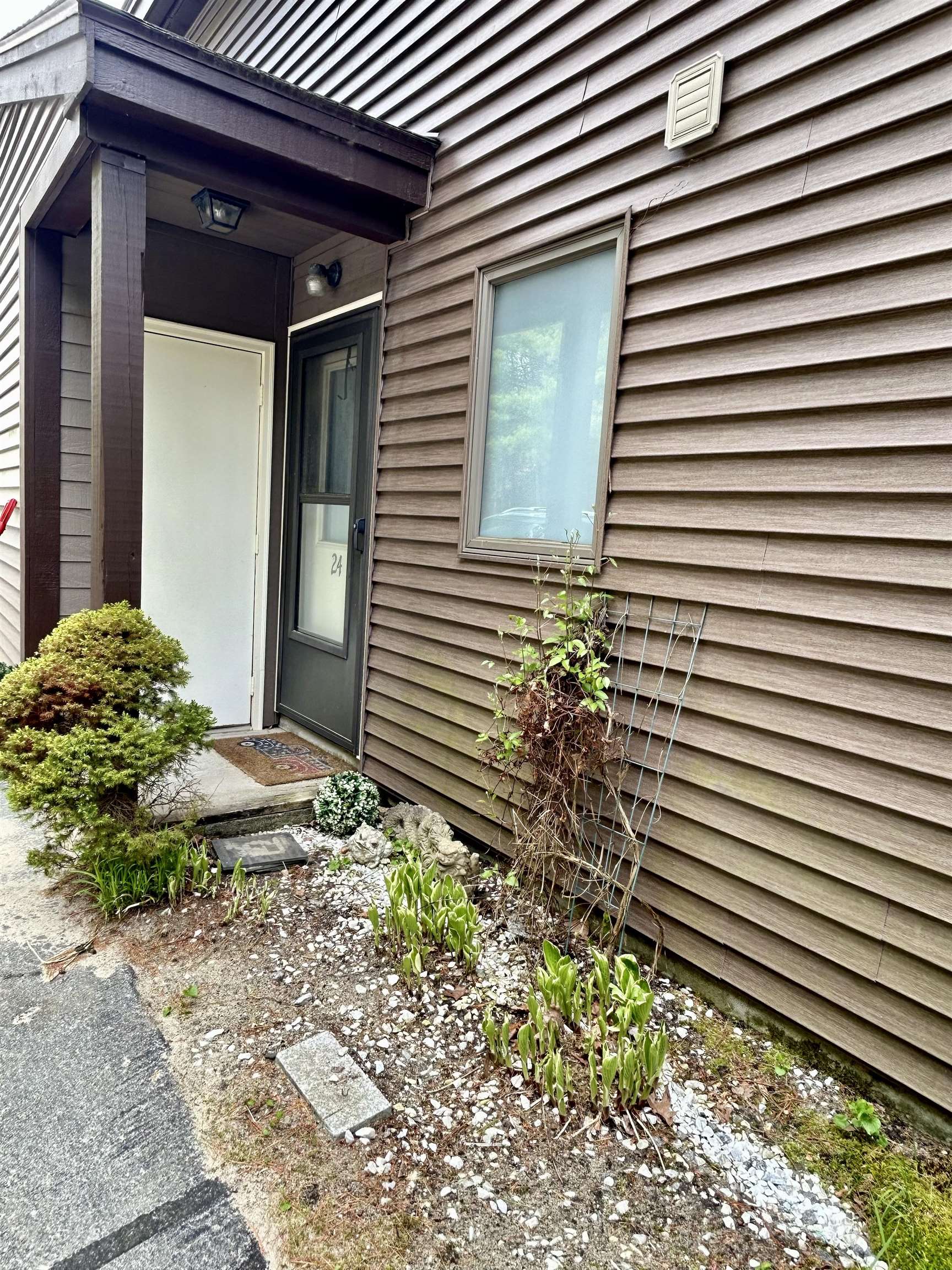 576 Francestown Rd, Bennington, NH 03442