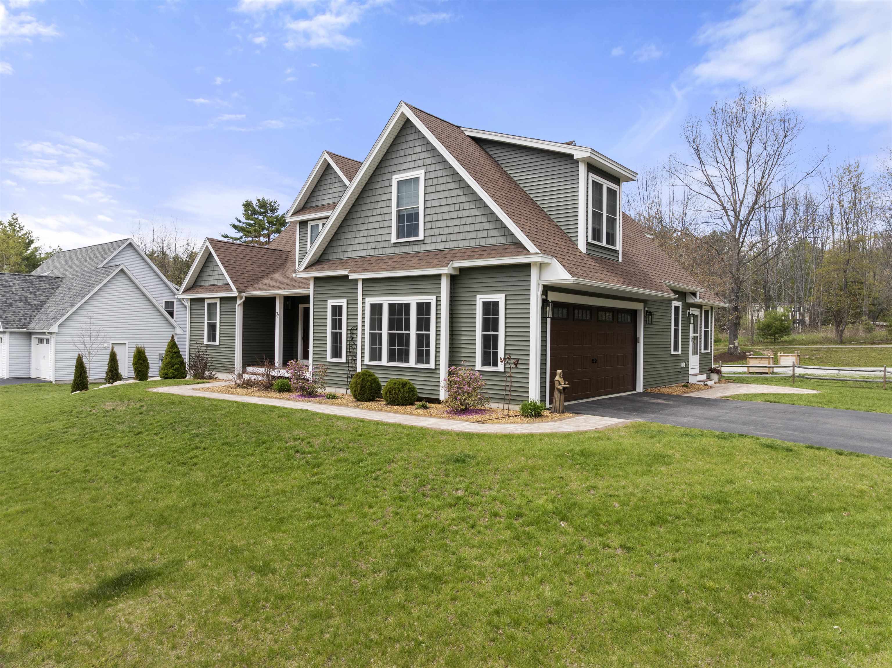 22 Darwin Pl, Laconia, NH 03246