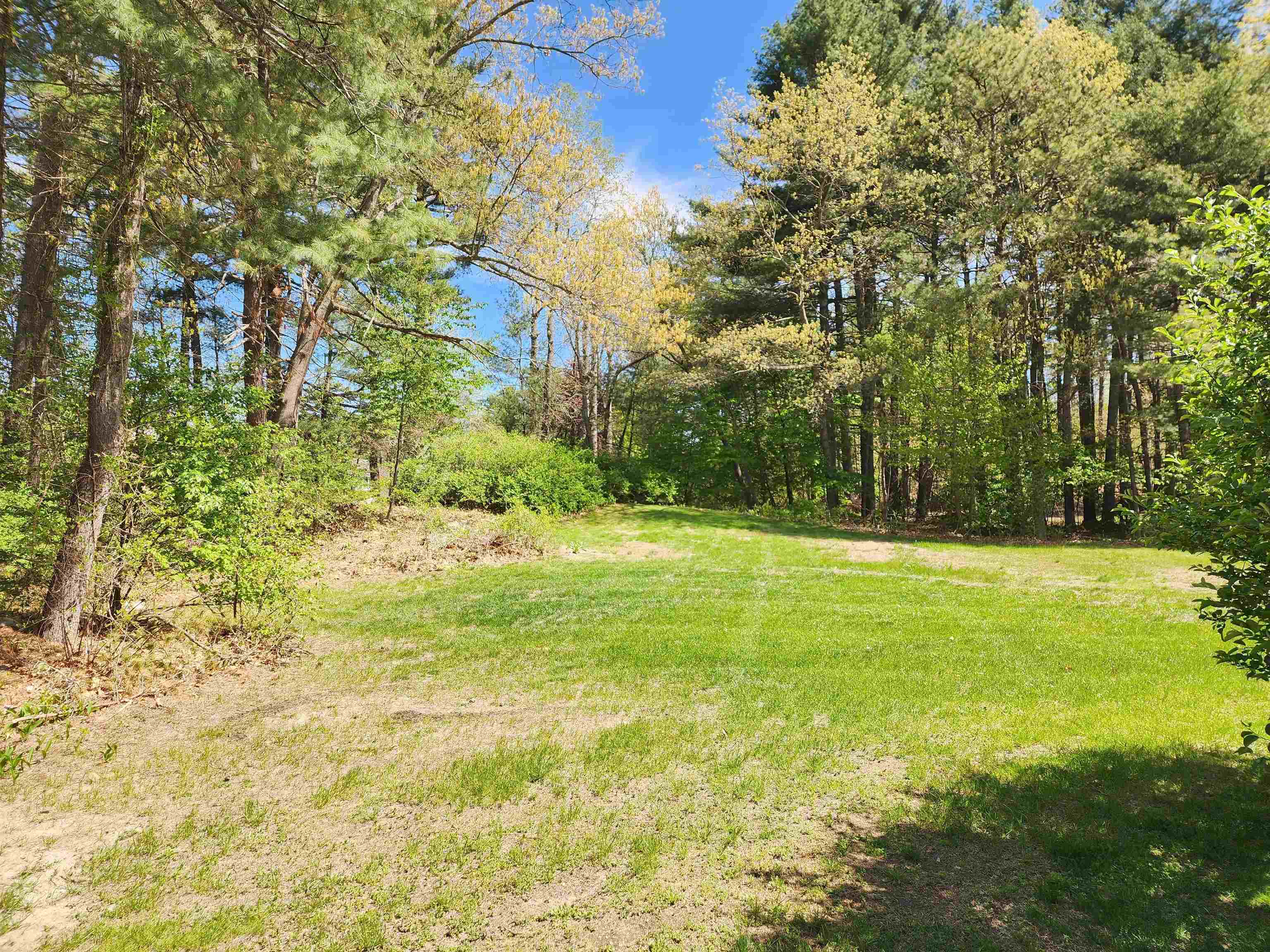 55 Spring Cove Rd, Nashua, NH 03062