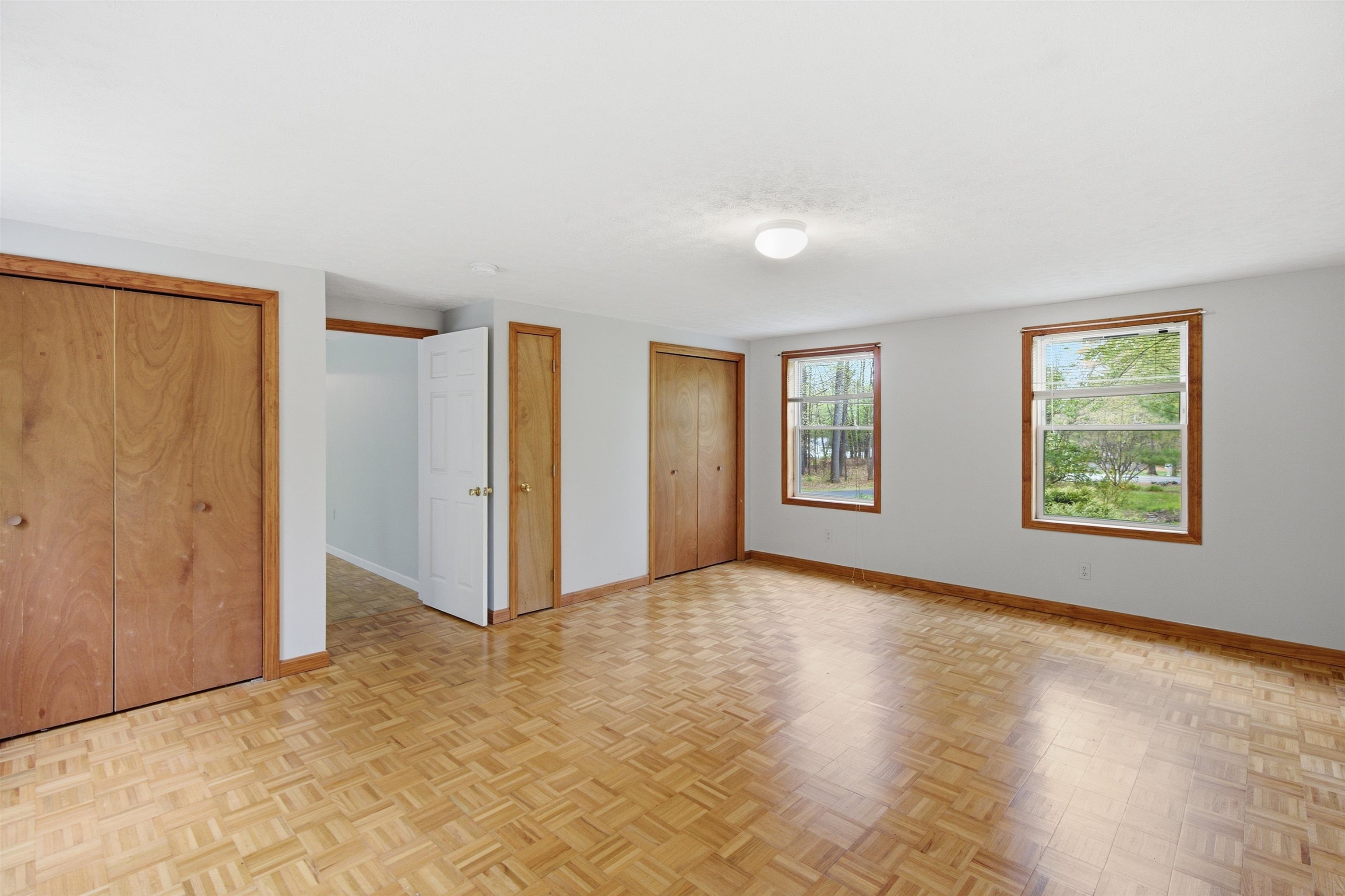 34 West Rd, Londonderry, NH 03053