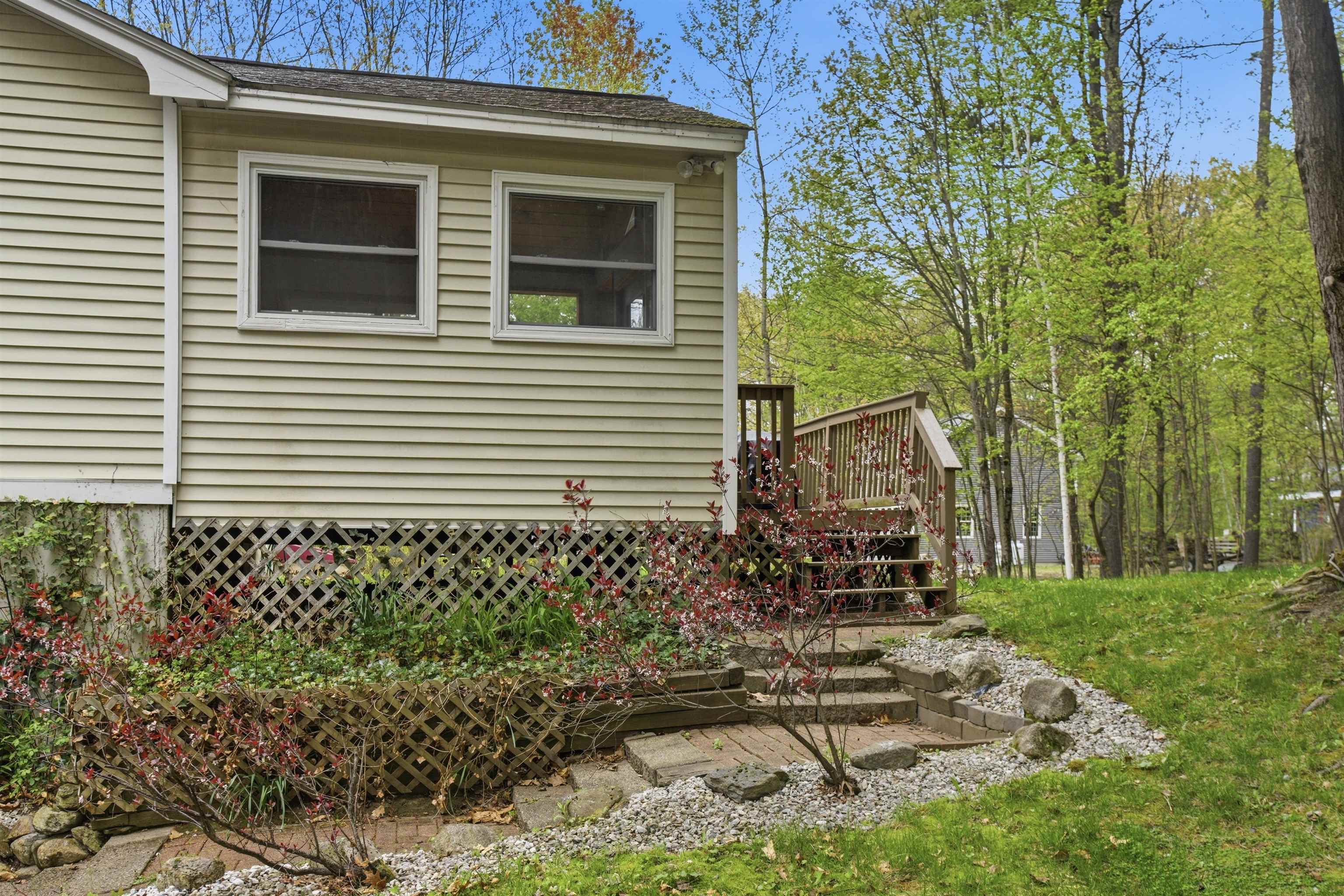 34 West Rd, Londonderry, NH 03053