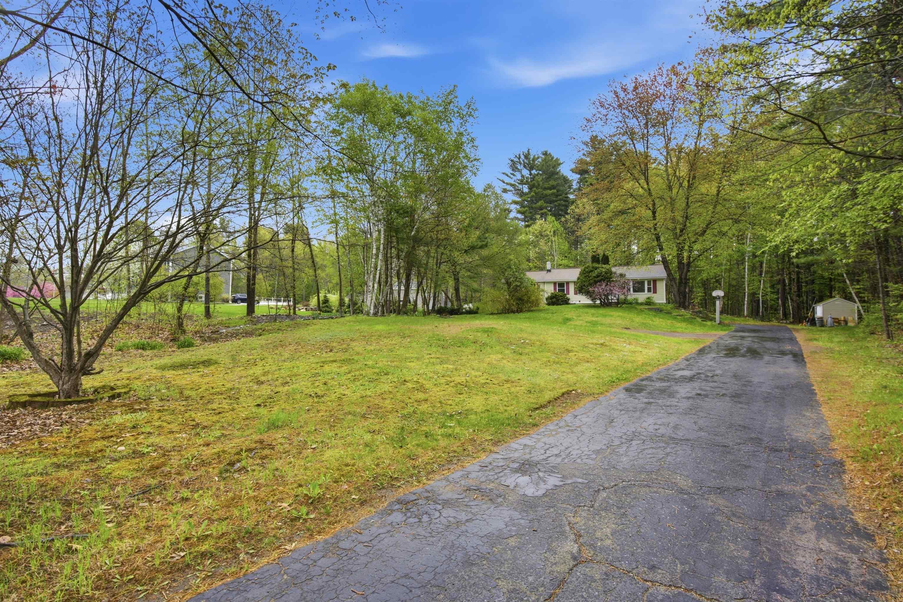 34 West Rd, Londonderry, NH 03053