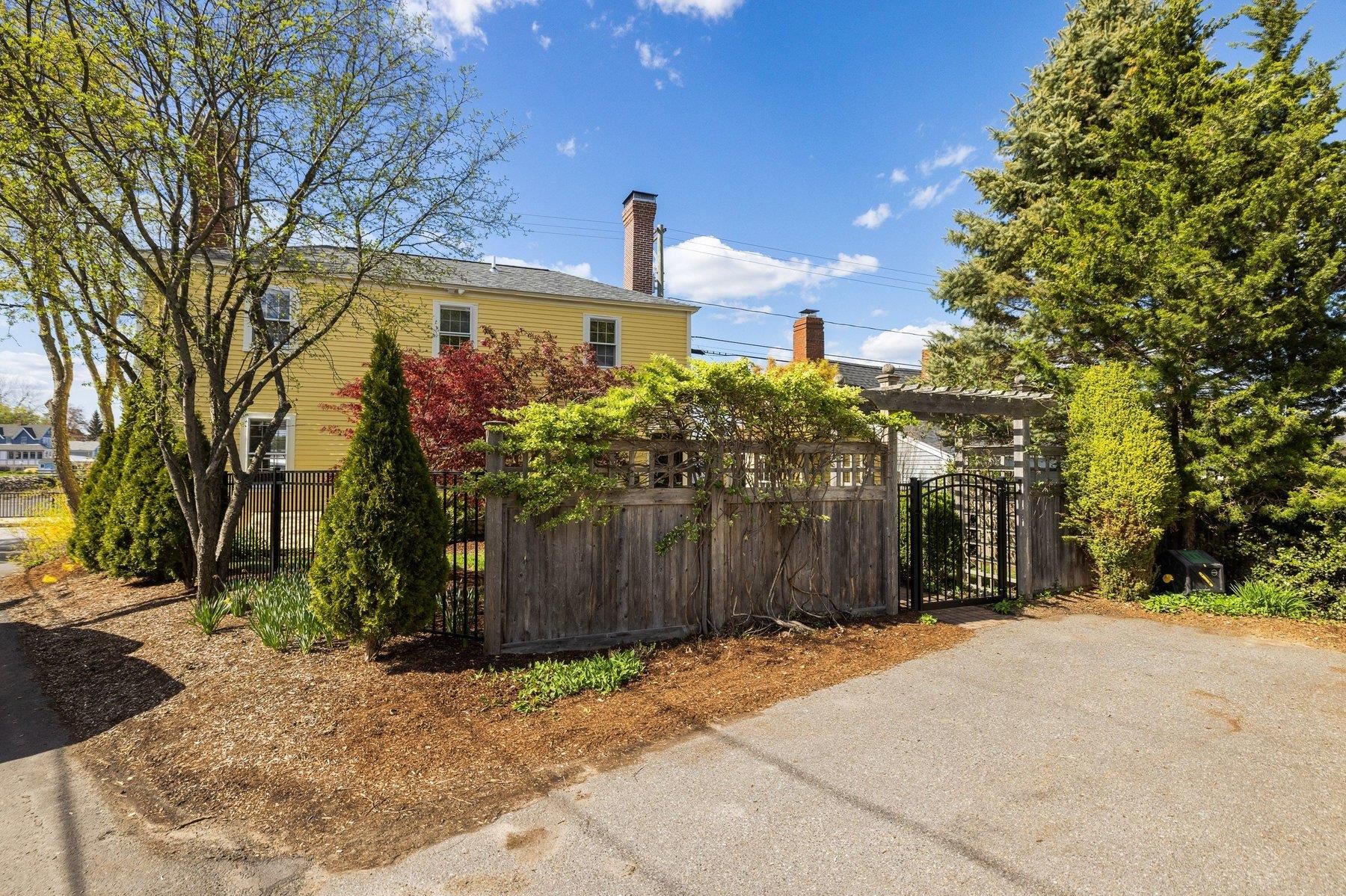 244 New Castle Ave, Portsmouth, NH 03801