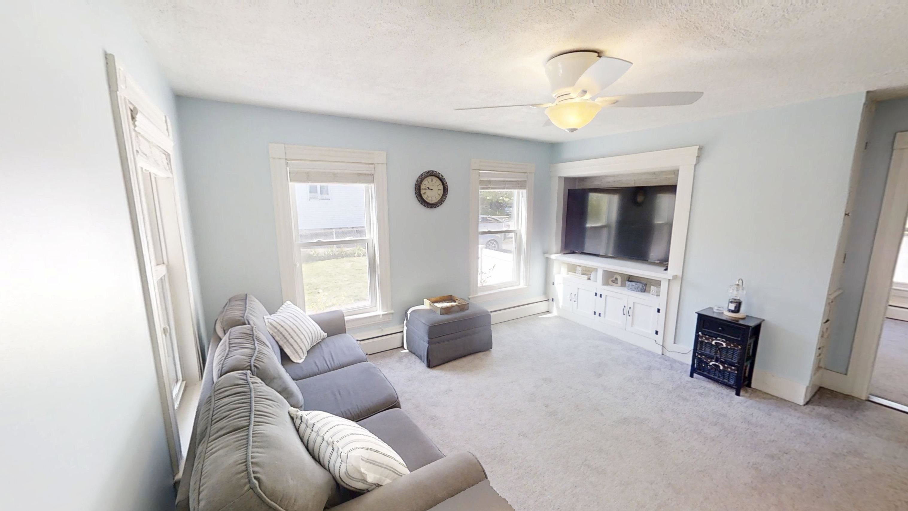 19 High St, Derry, NH 03038