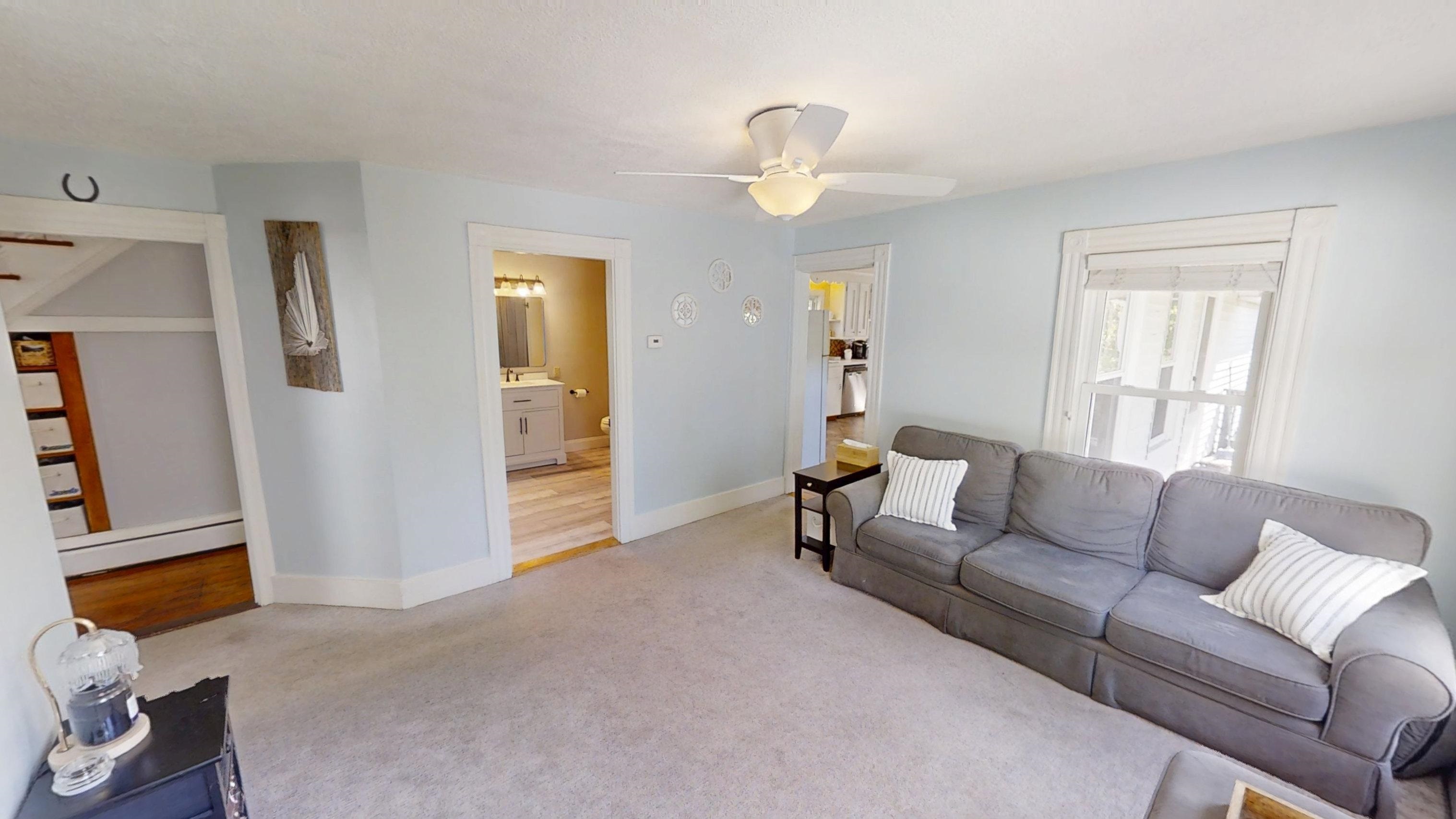 19 High St, Derry, NH 03038