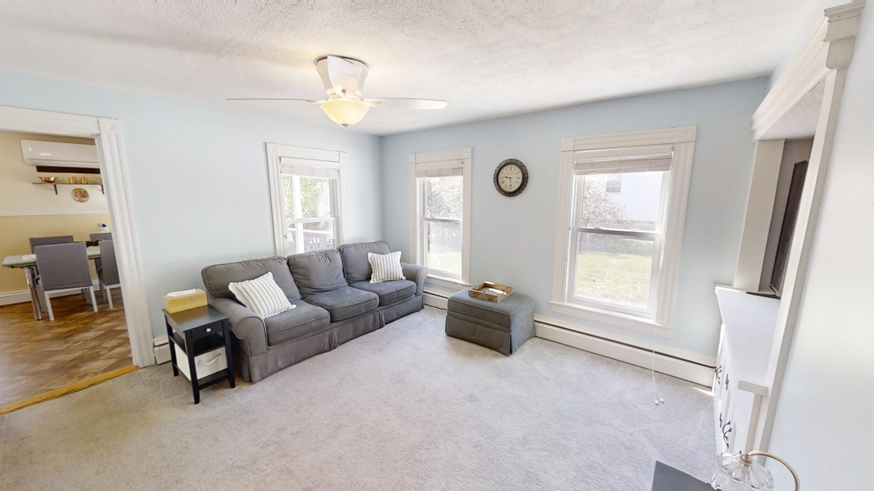 19 High St, Derry, NH 03038