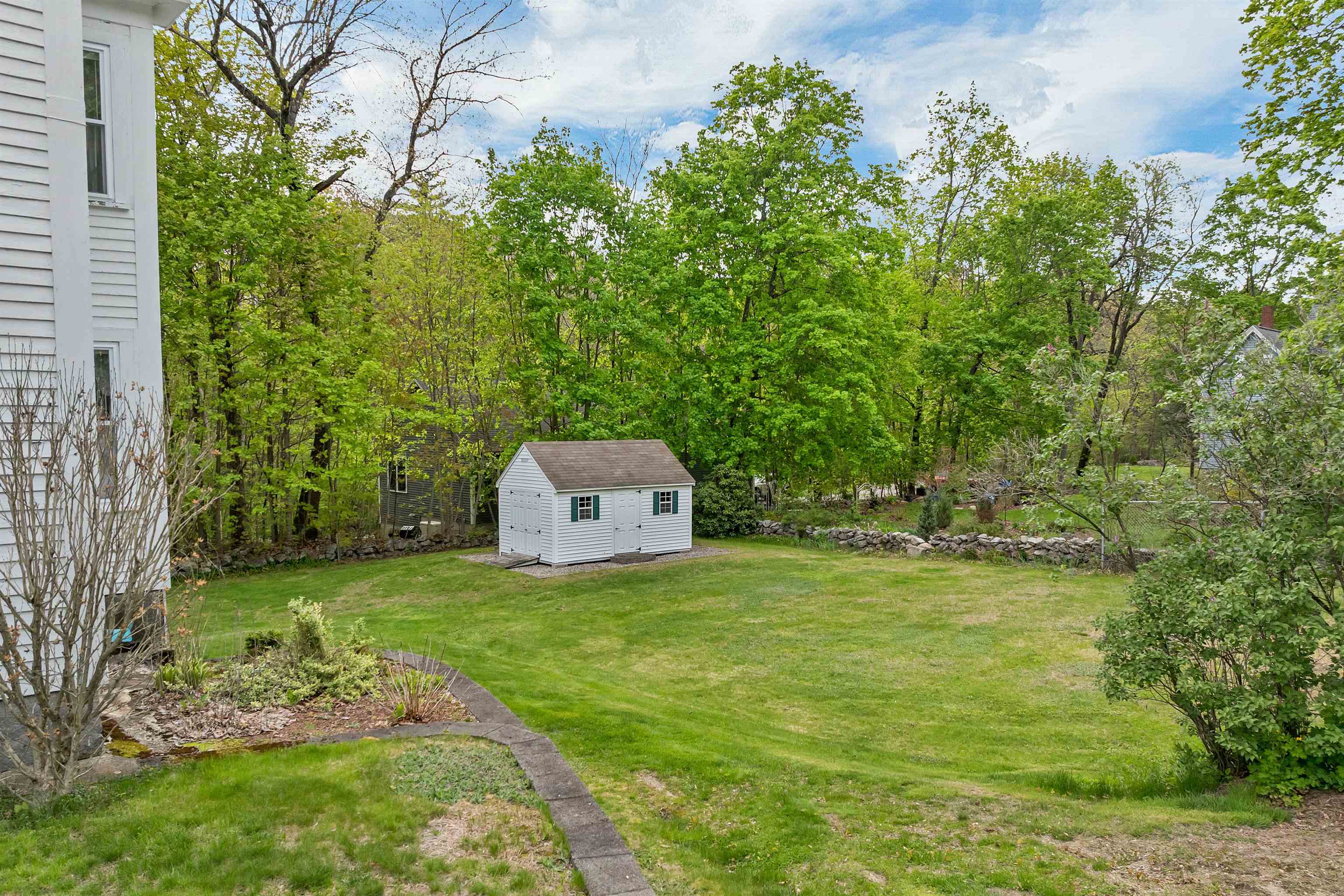 32 Dearborn St, Milford, NH 03055
