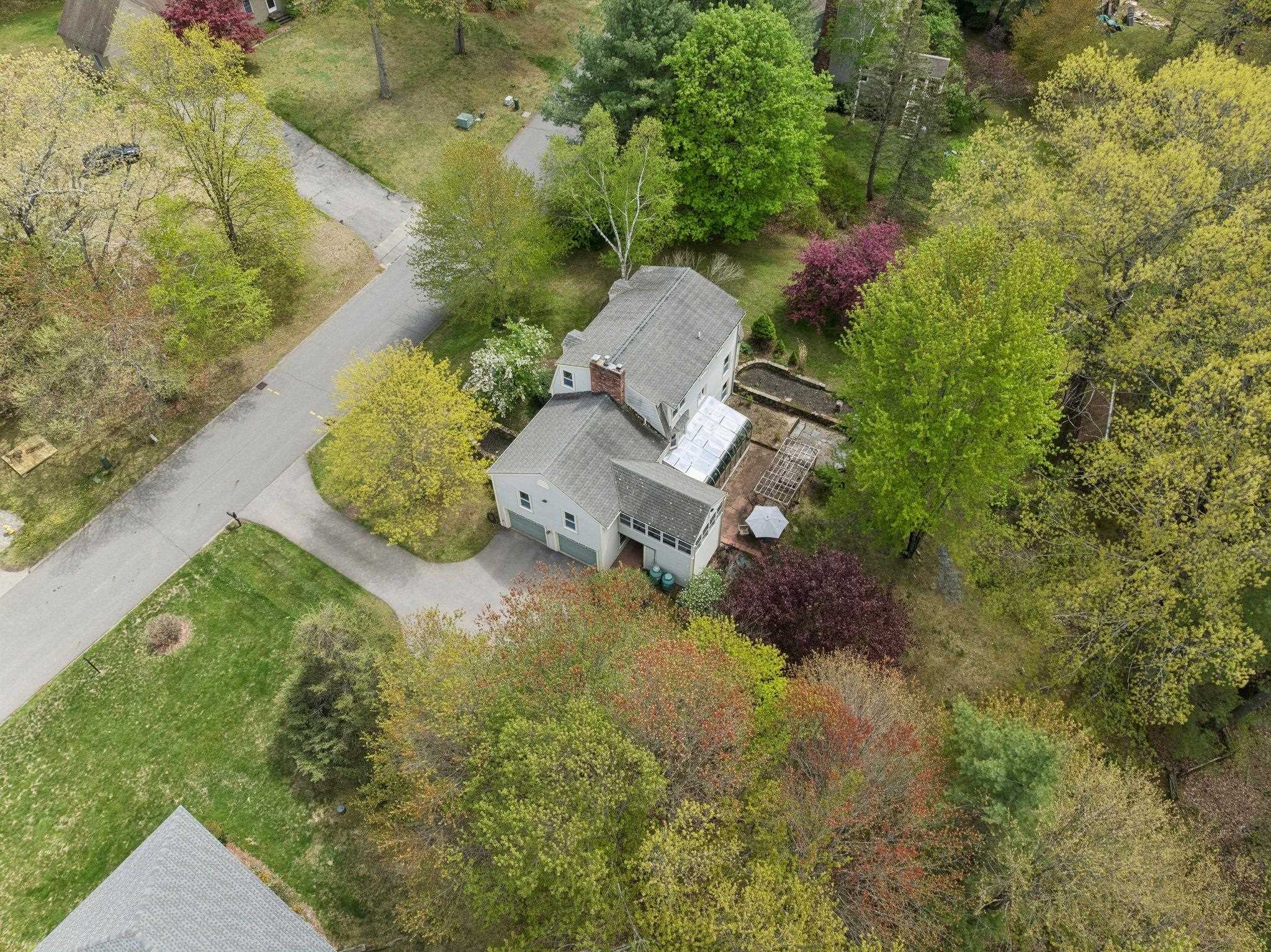 8 Queens Way, Merrimack, NH 03054