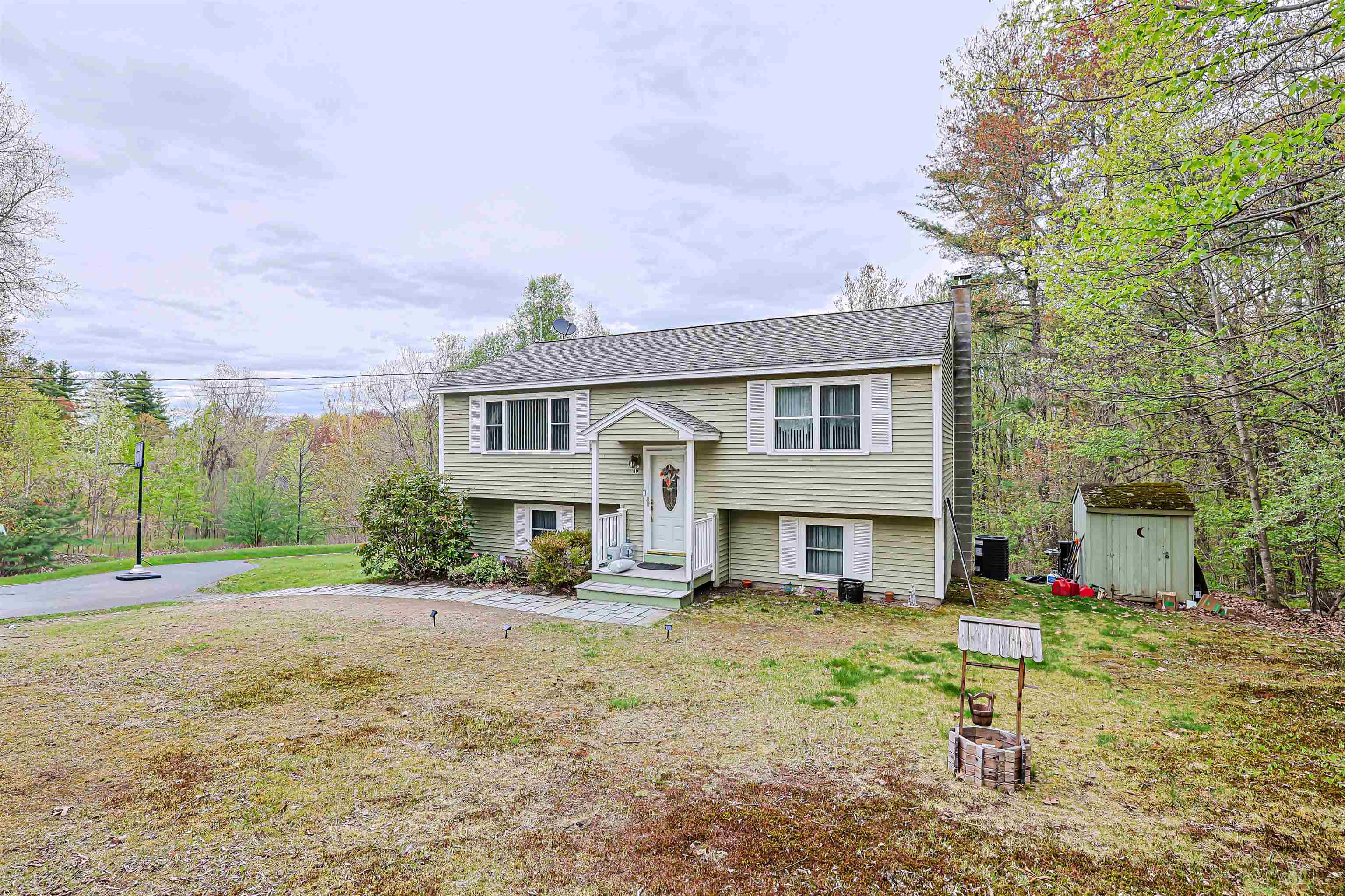80 Hovey Rd, Londonderry, NH 03053