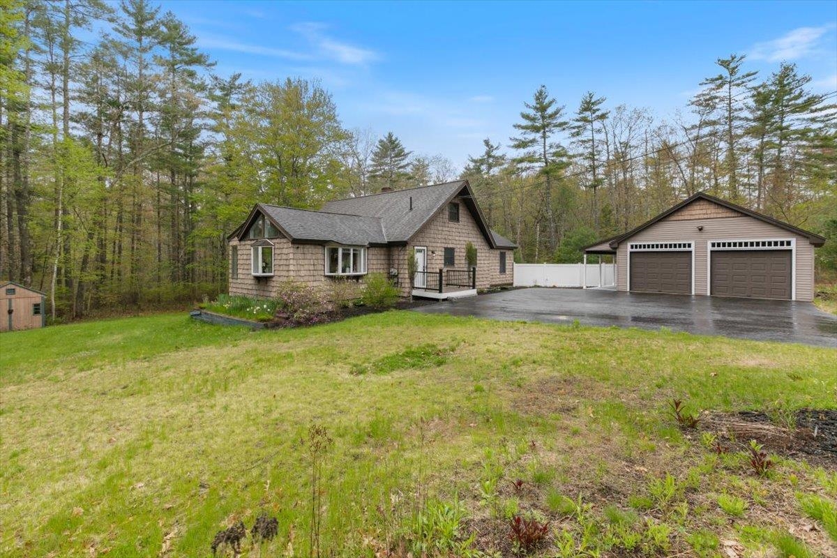 149 Pheasant Run Dr, Chester, NH 03036