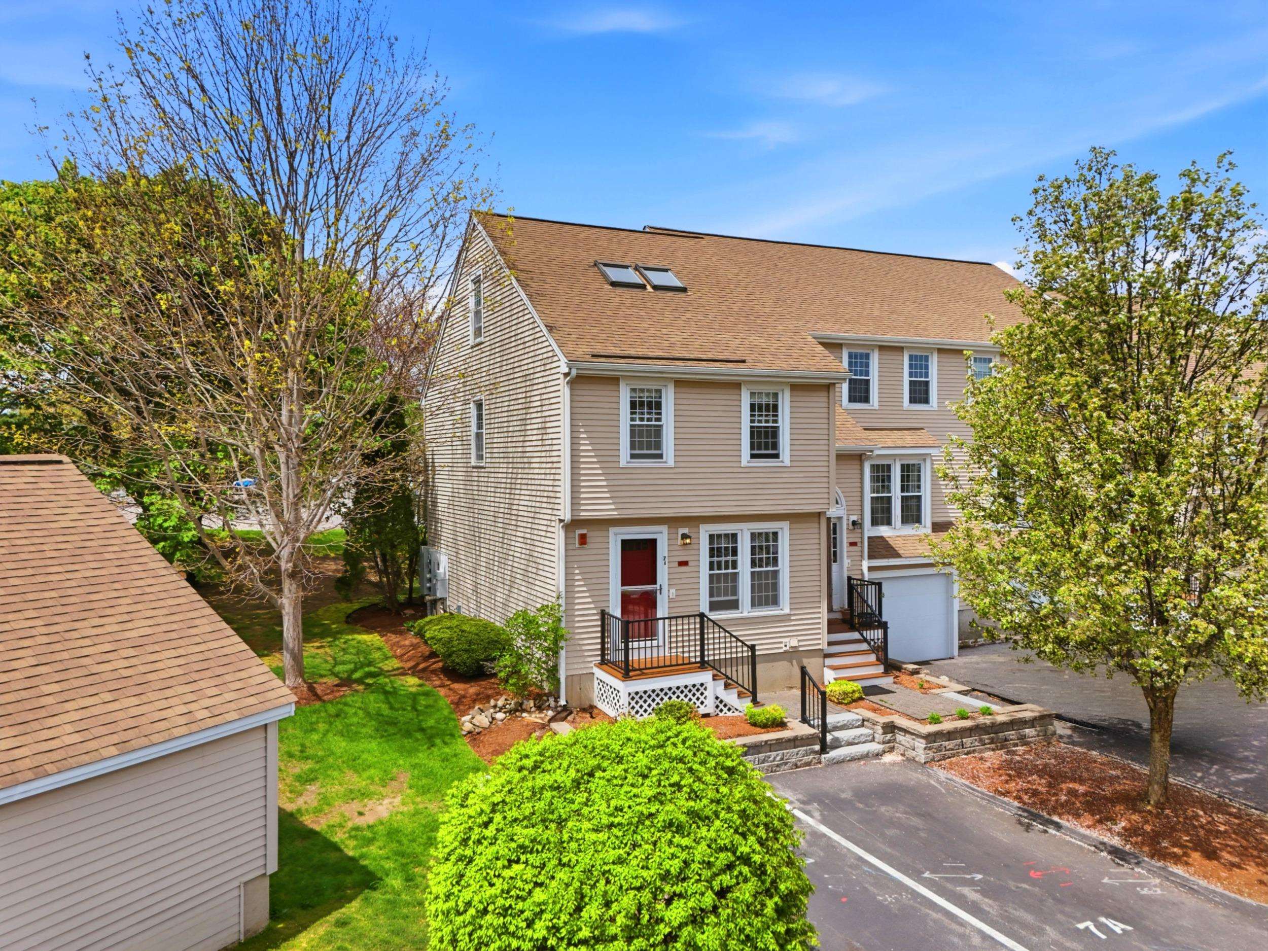 7 Sundown Dr, Derry, NH 03038