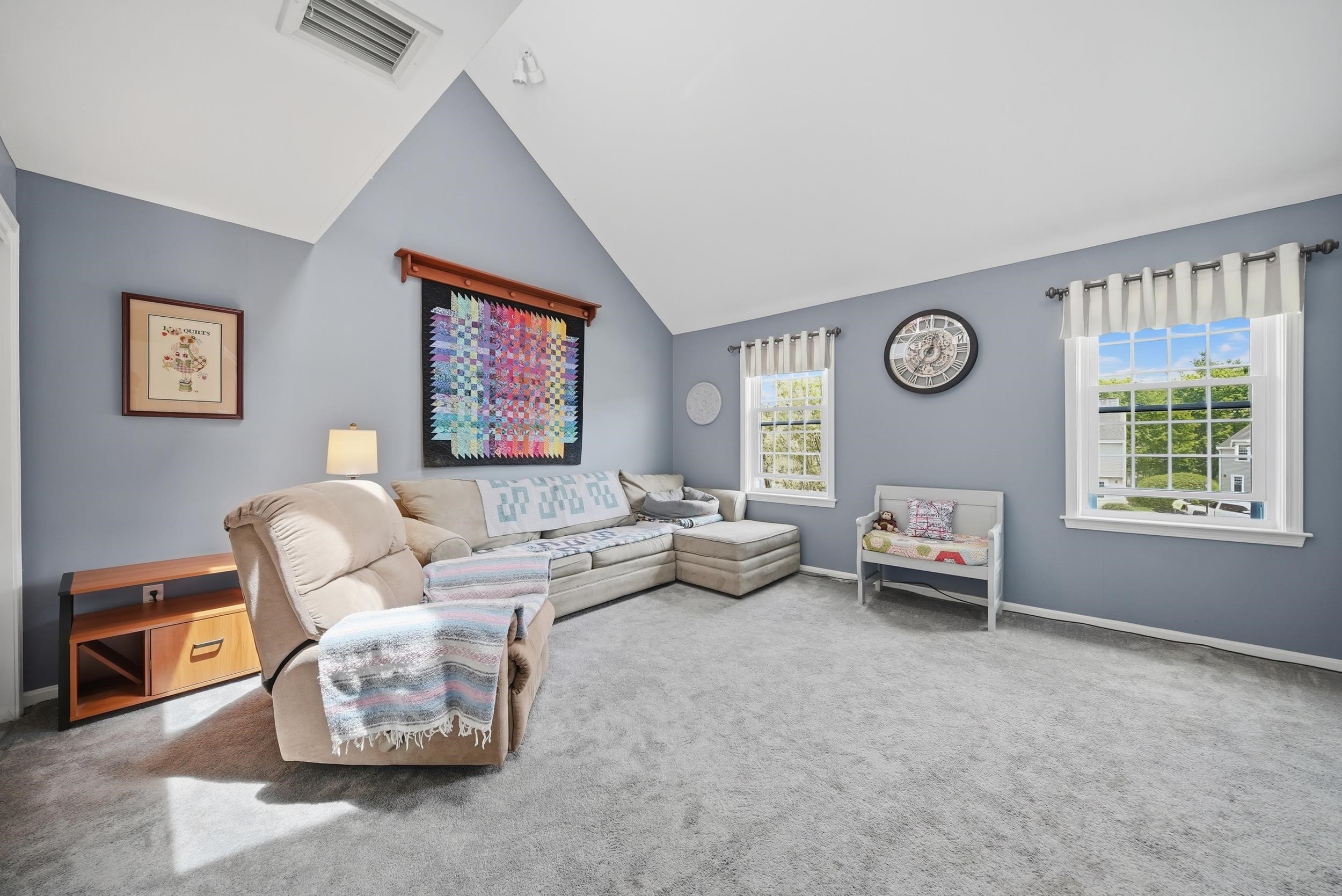 7 Sundown Dr, Derry, NH 03038