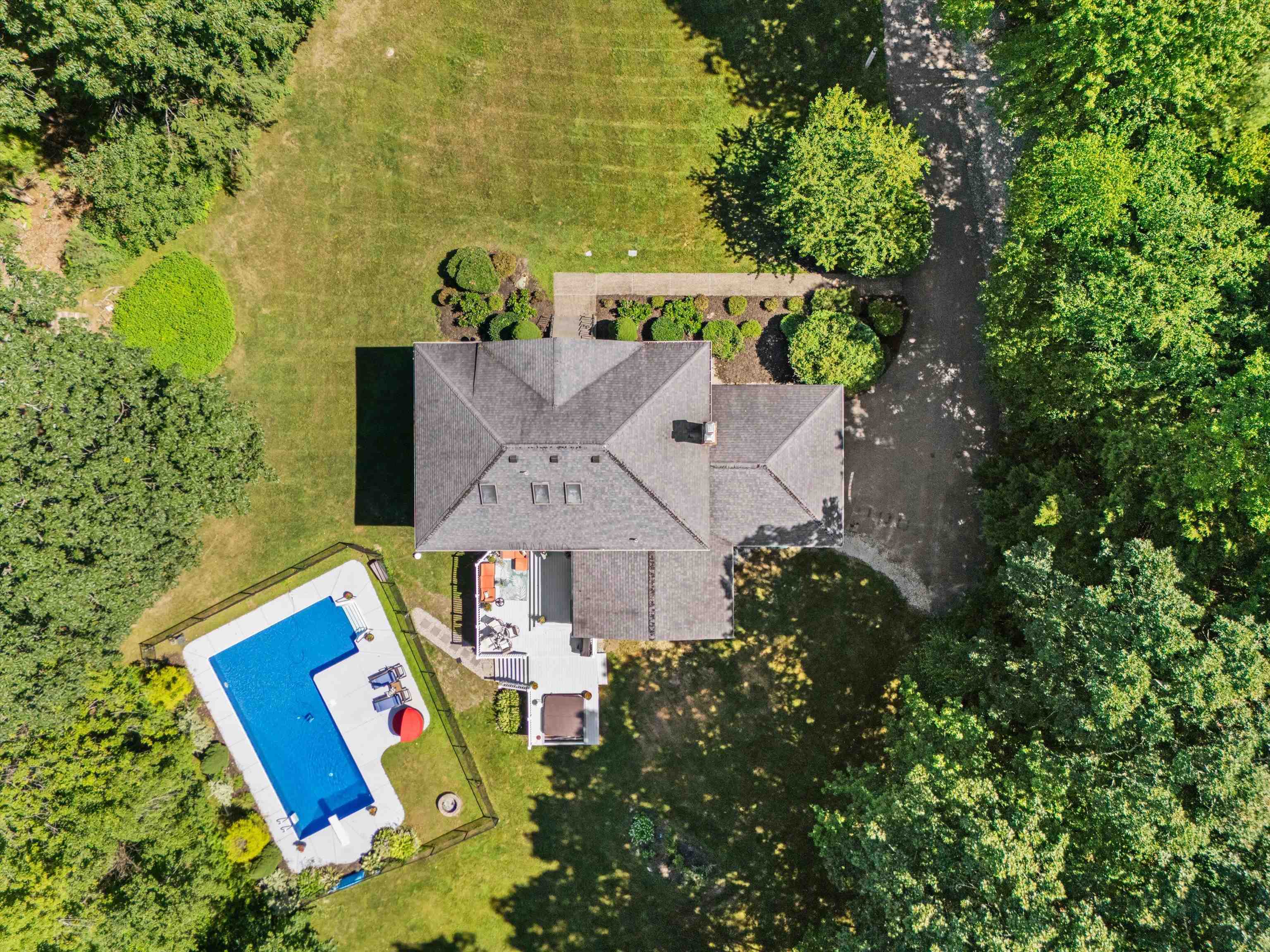 55 Page Ln, Hampstead, NH 03841
