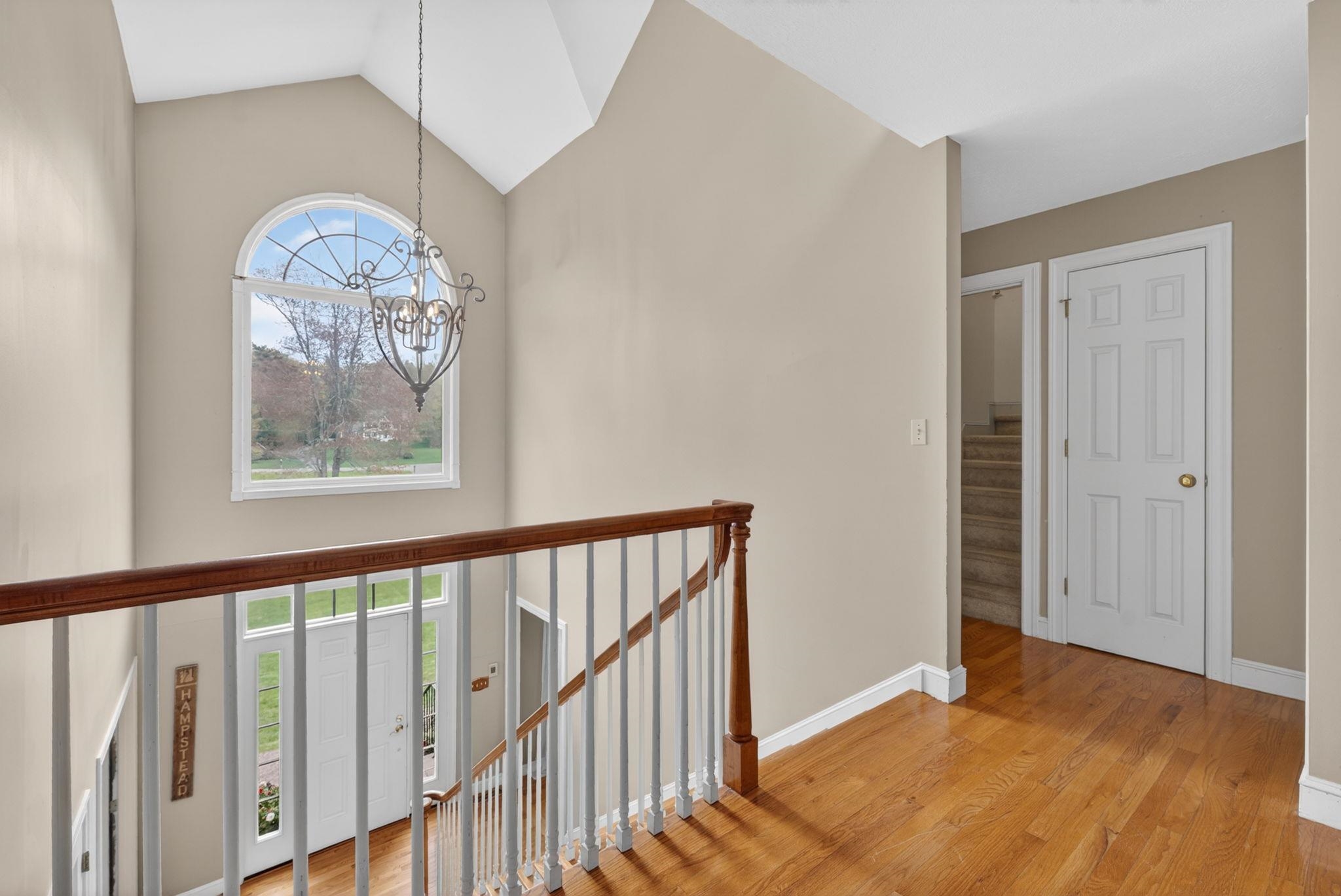 55 Page Ln, Hampstead, NH 03841