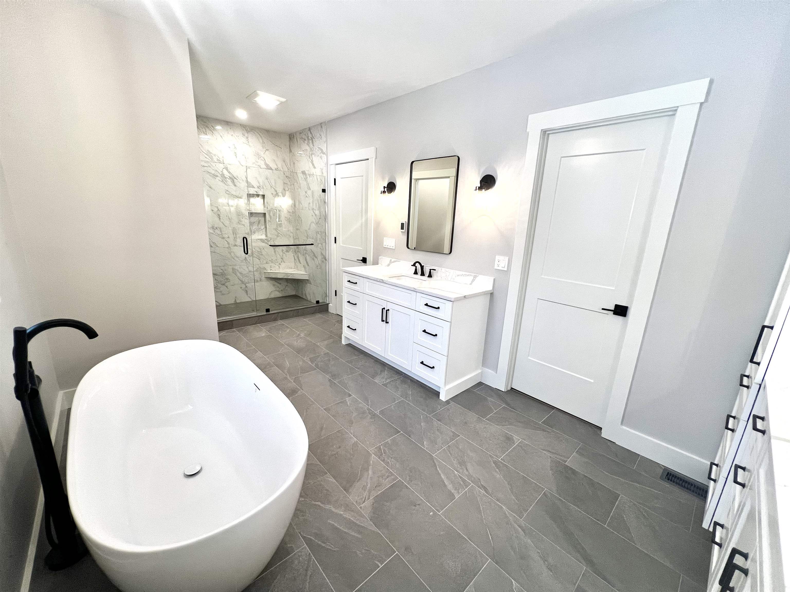 22 Hilliard Rd, Kensington, NH 03833-5516