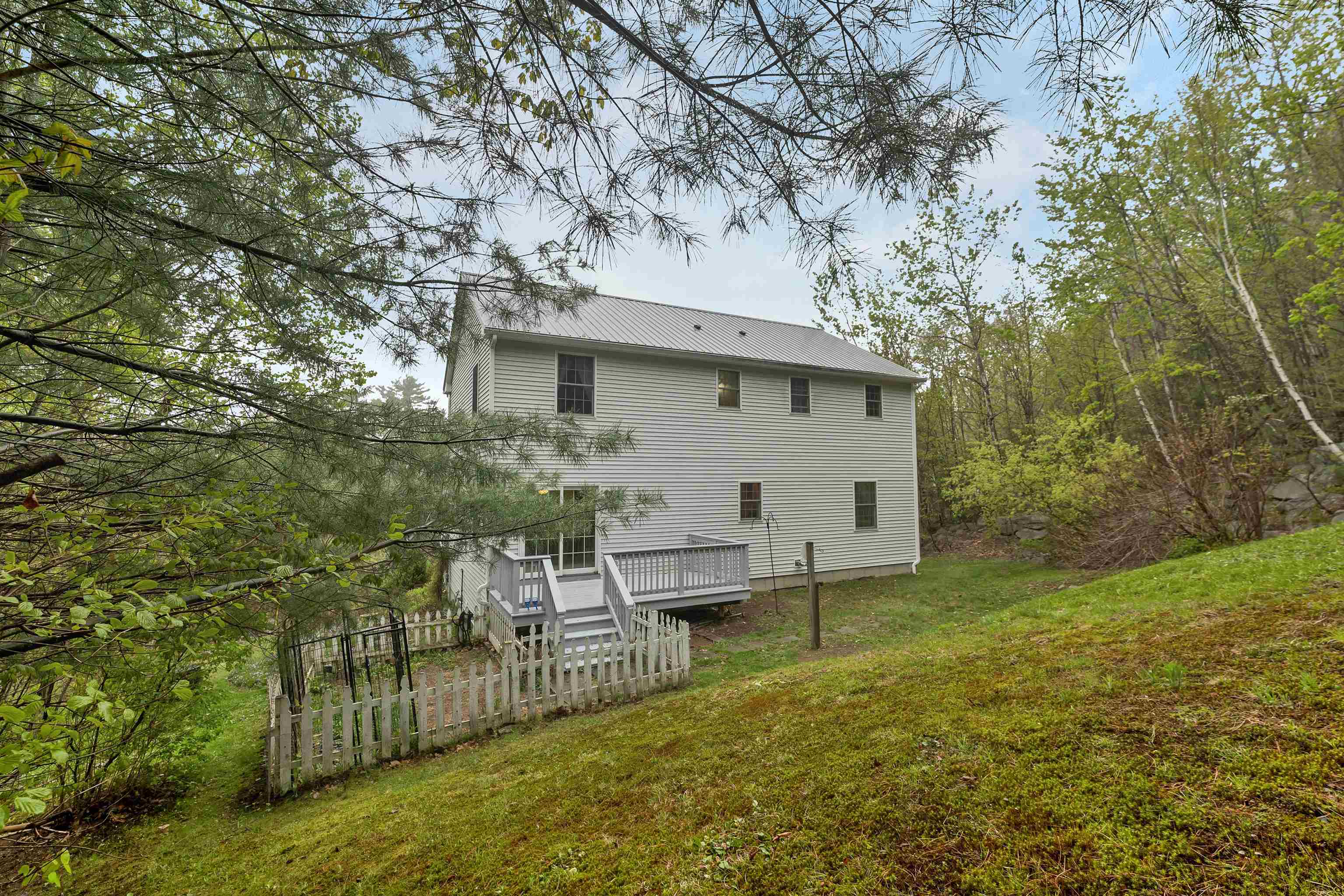 48 Deer Run Ln, Gilford, NH 03249