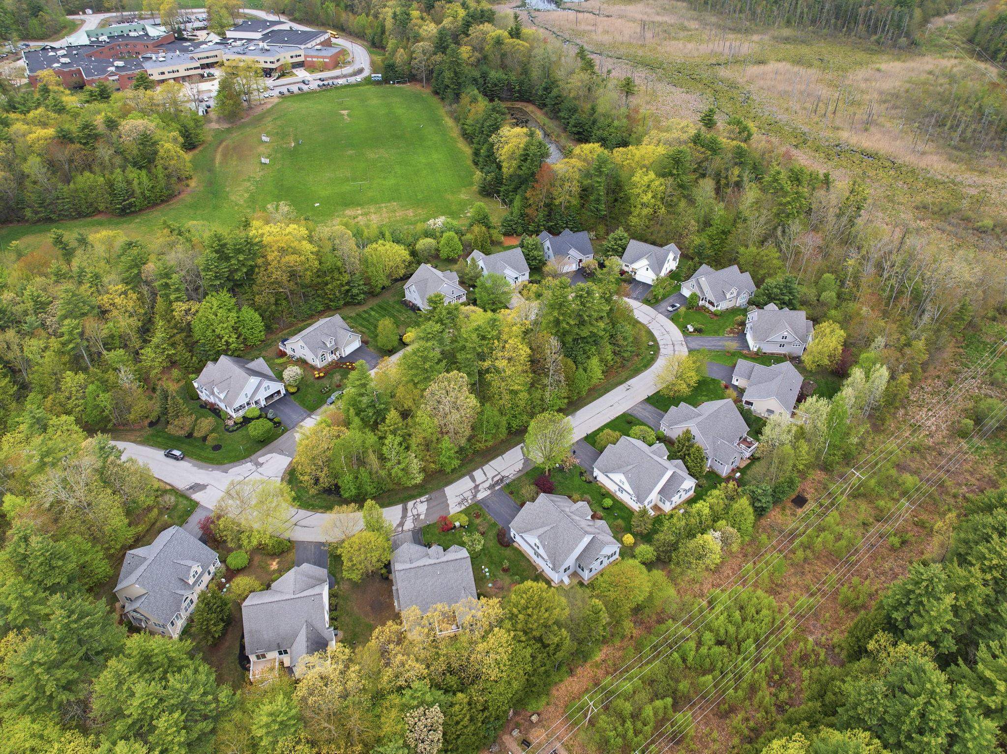 28 Greenvale Dr, Stratham, NH 03885