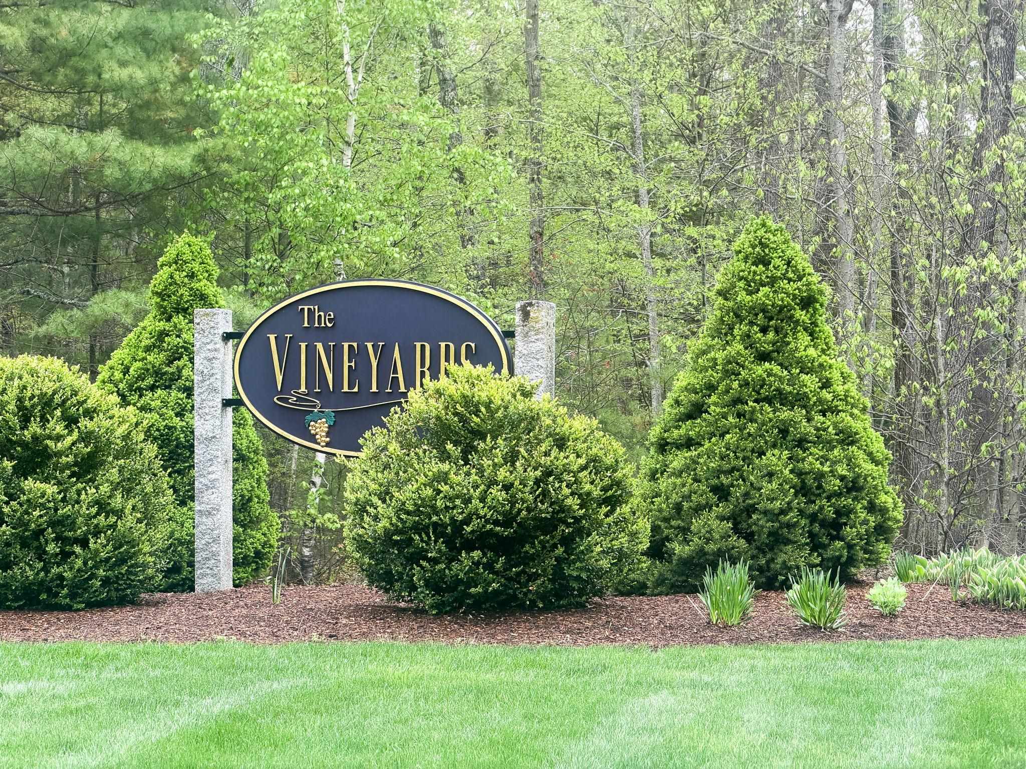 28 Greenvale Dr, Stratham, NH 03885