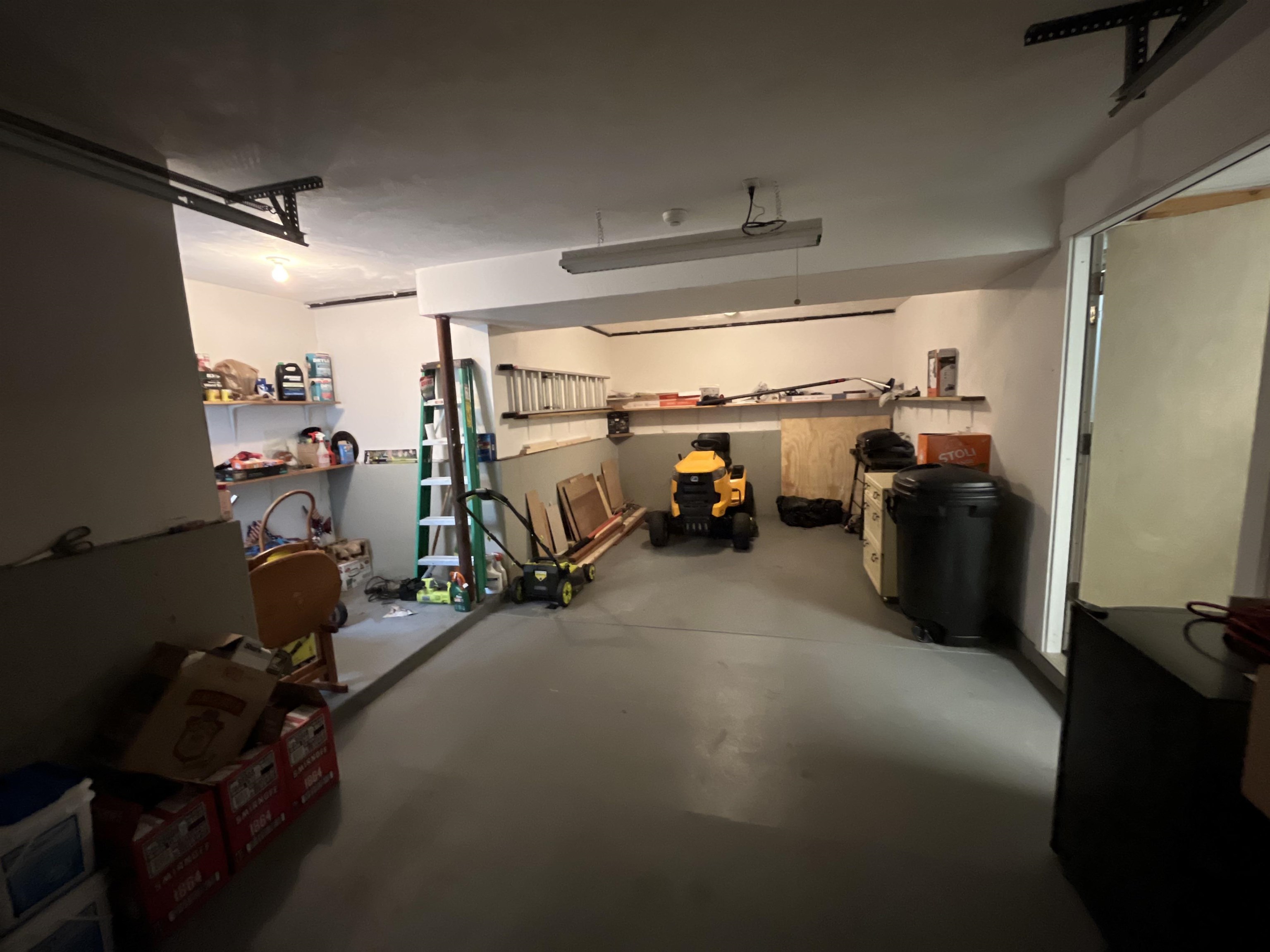 223 S Main St, Seabrook, NH 03874