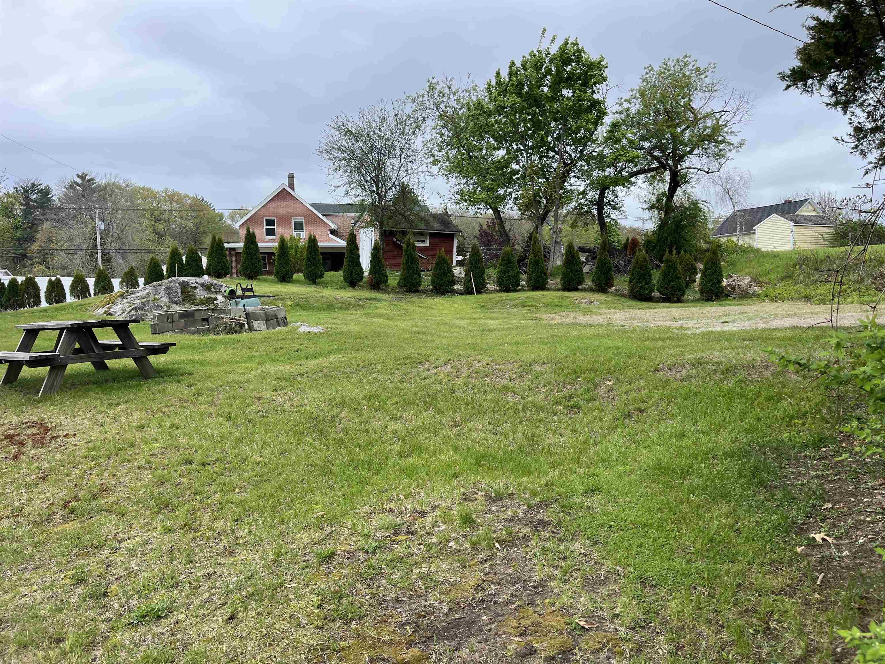 223 S Main St, Seabrook, NH 03874