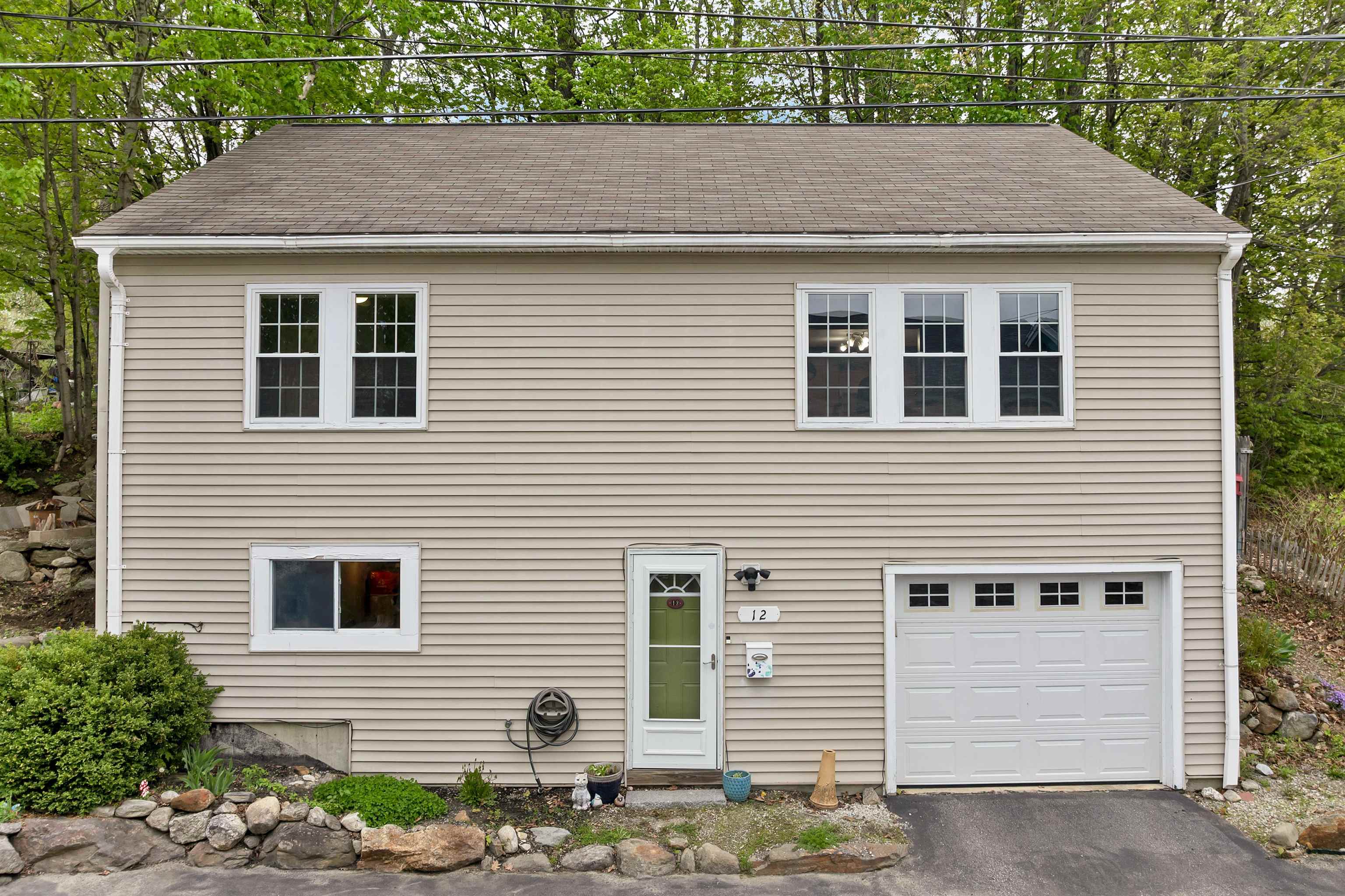 12 Watson St, Pittsfield, NH 03263