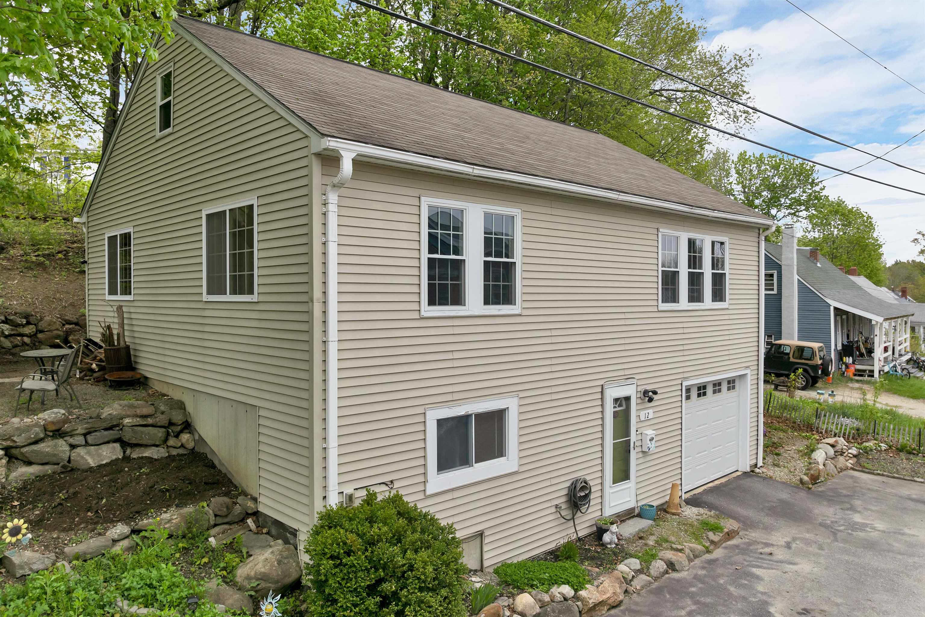 12 Watson St, Pittsfield, NH 03263