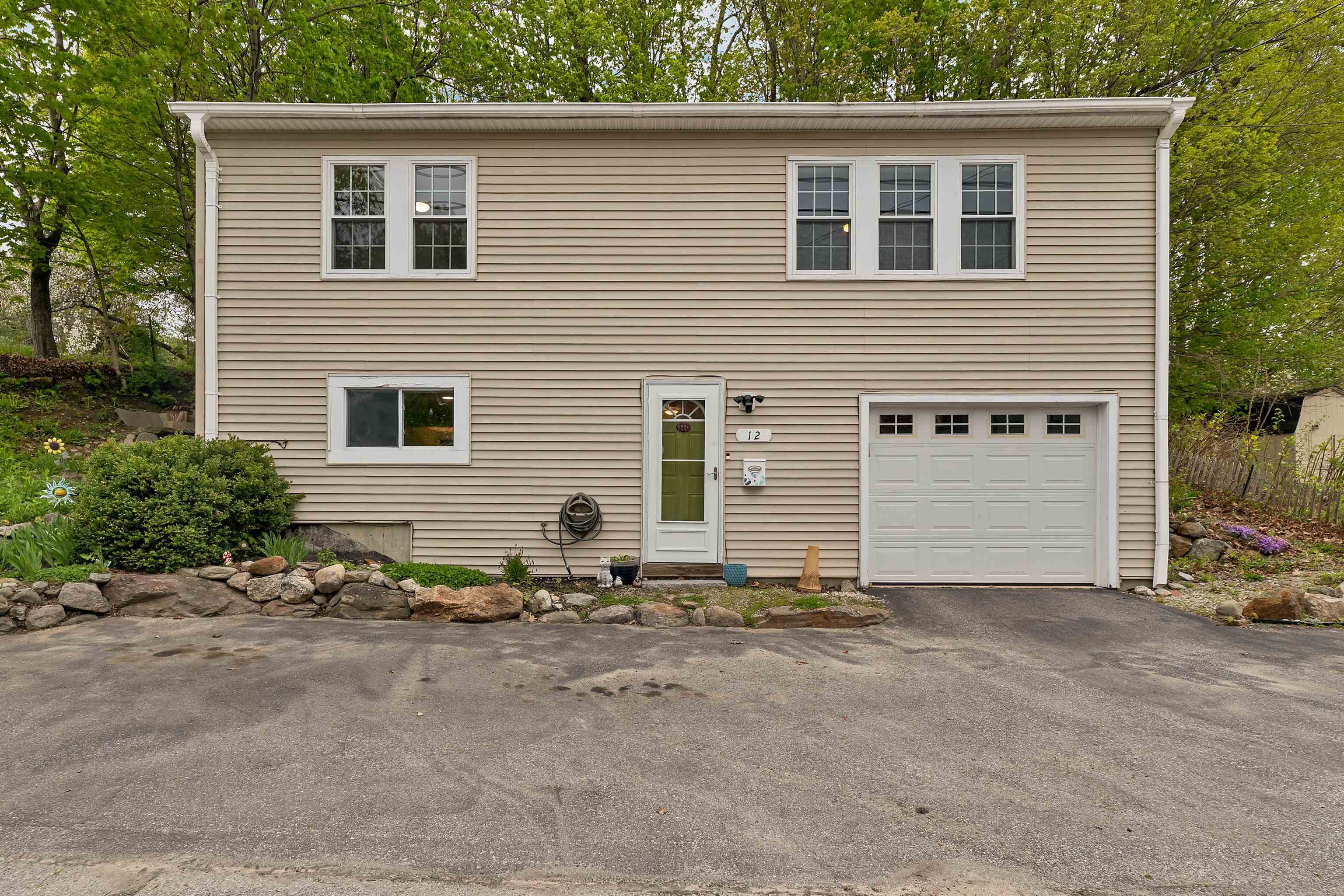 12 Watson St, Pittsfield, NH 03263